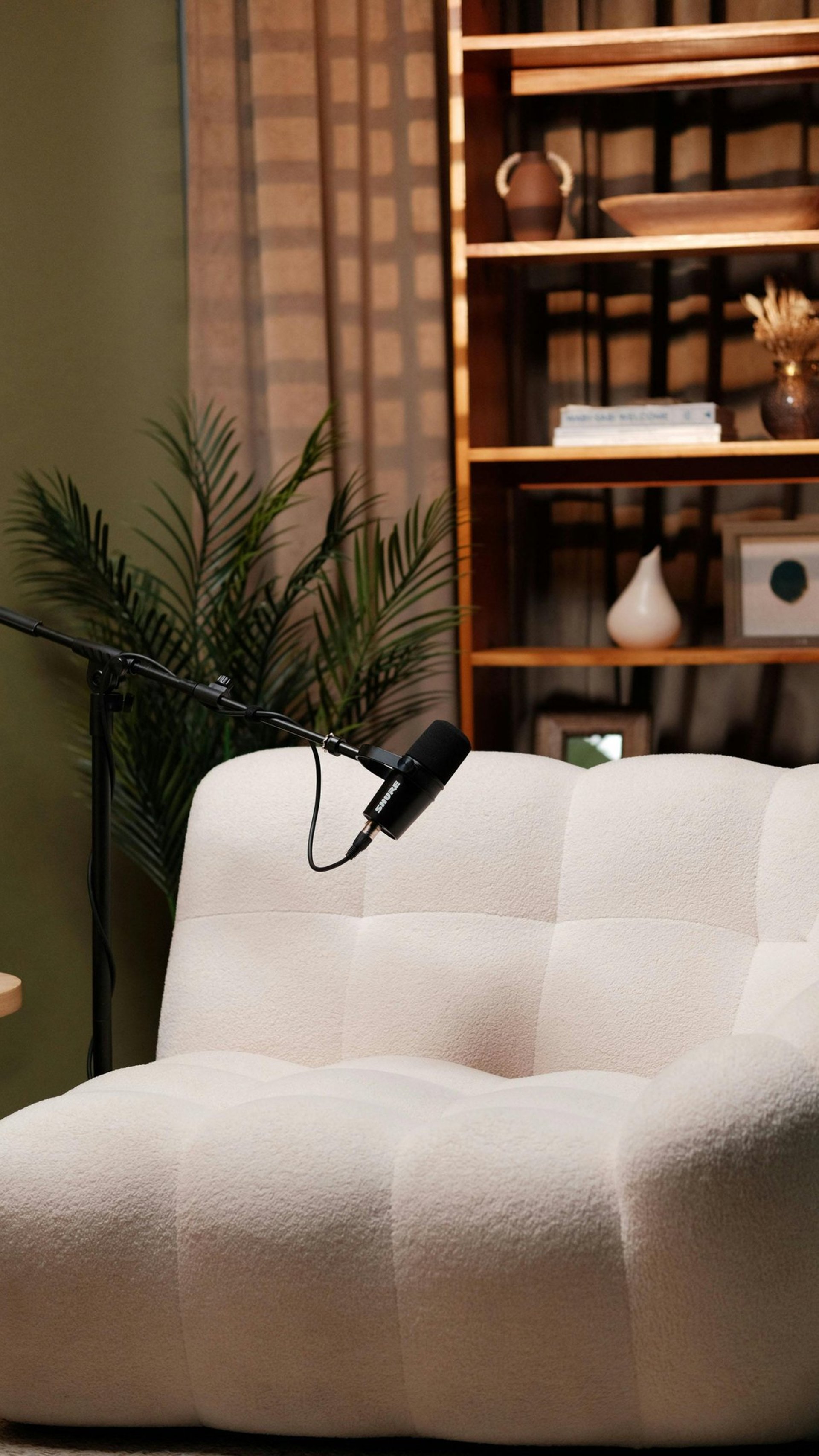 gray computer monitor