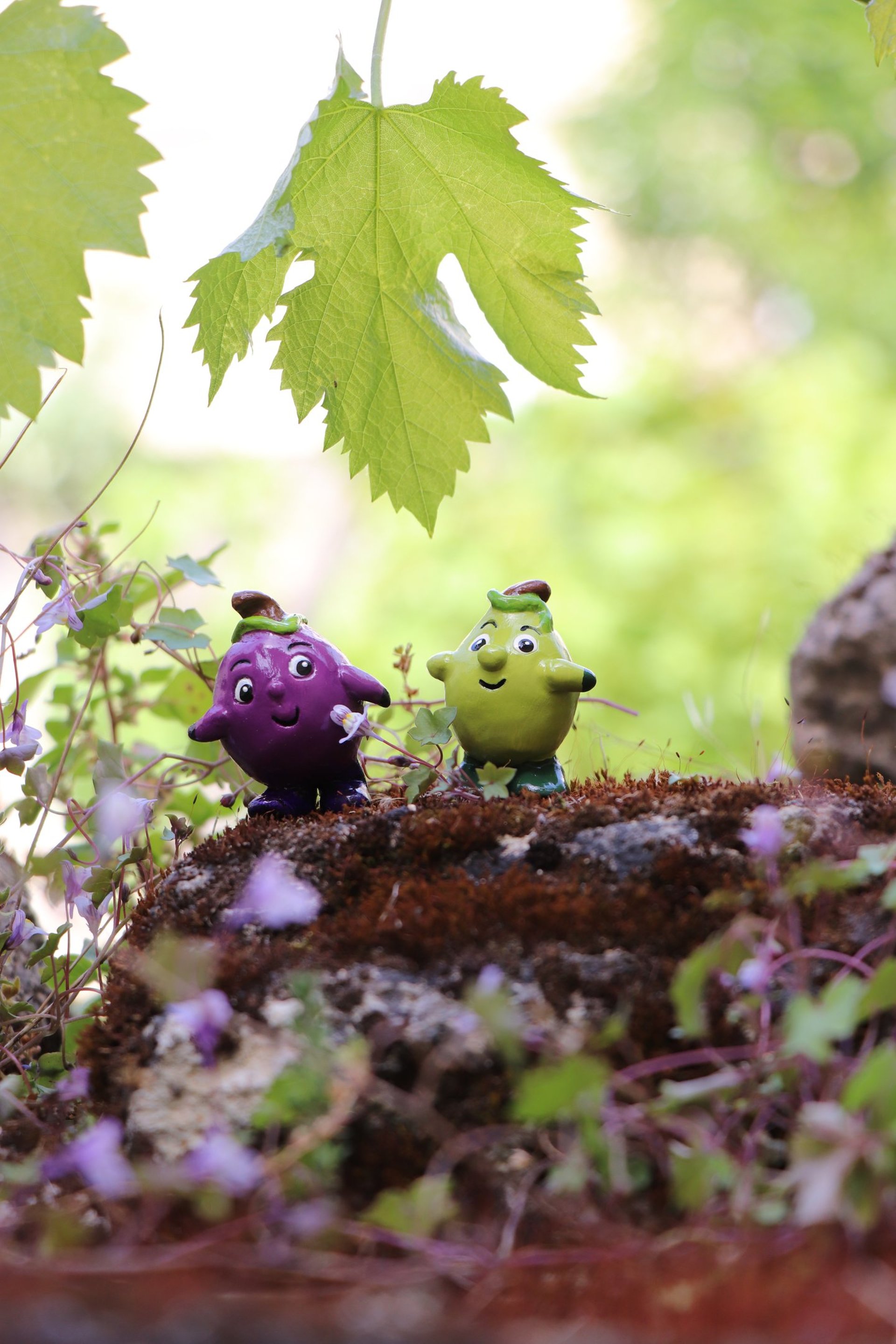 gray computer monitor