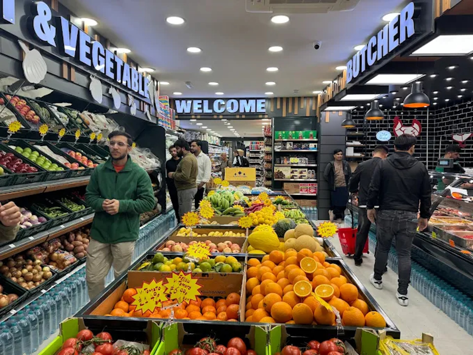 black and white bed linen