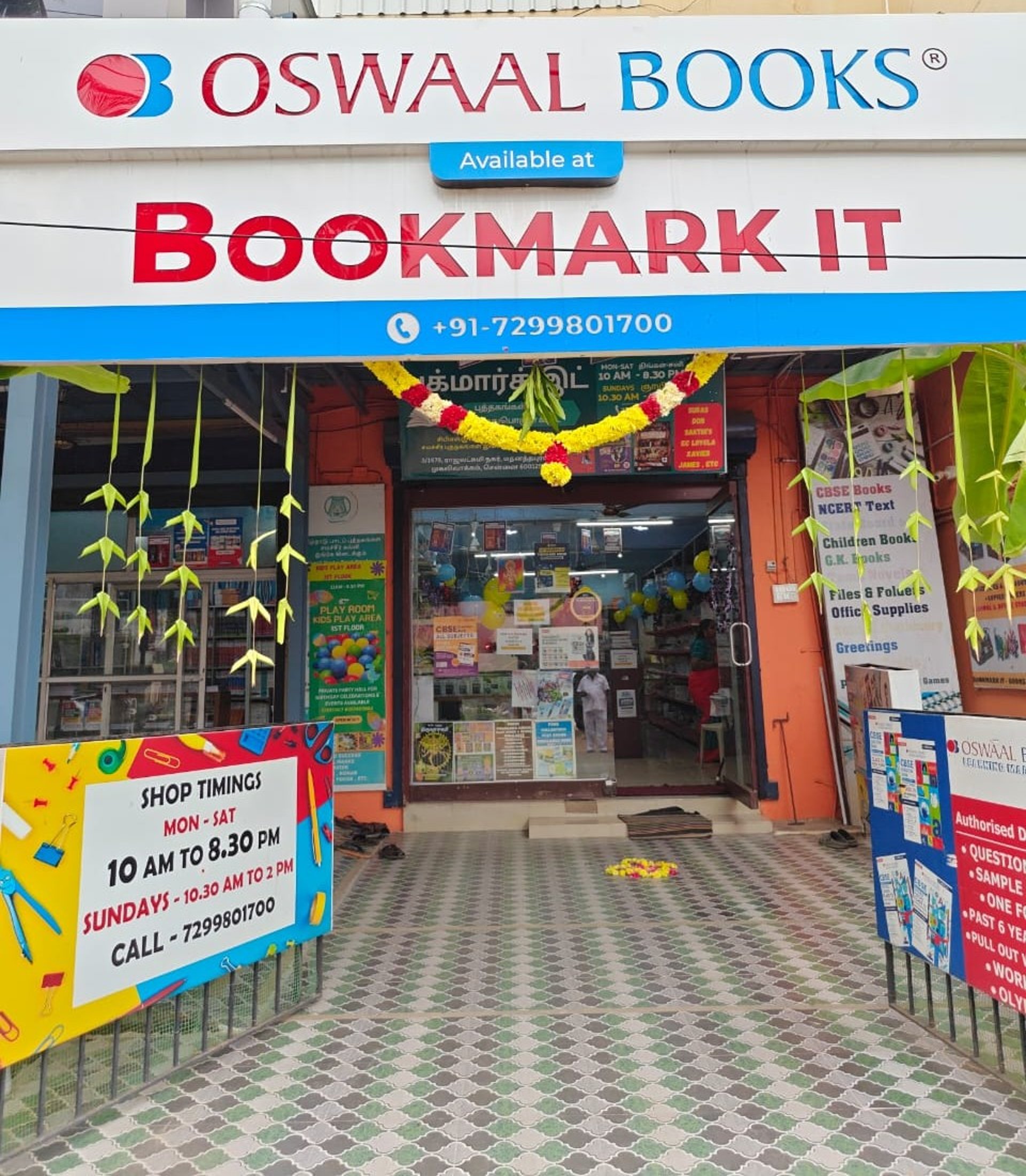 gray computer monitor