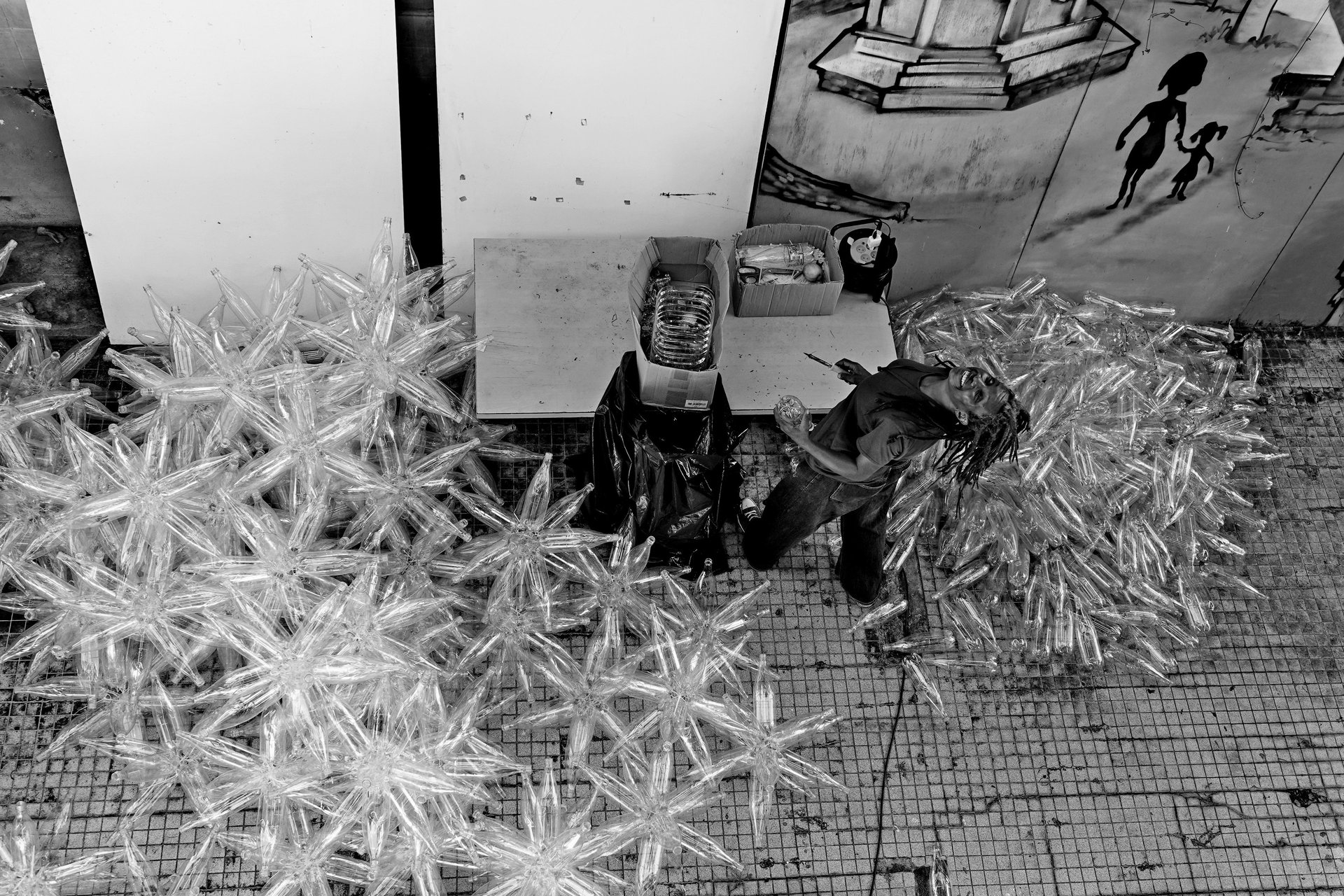 black and white bed linen