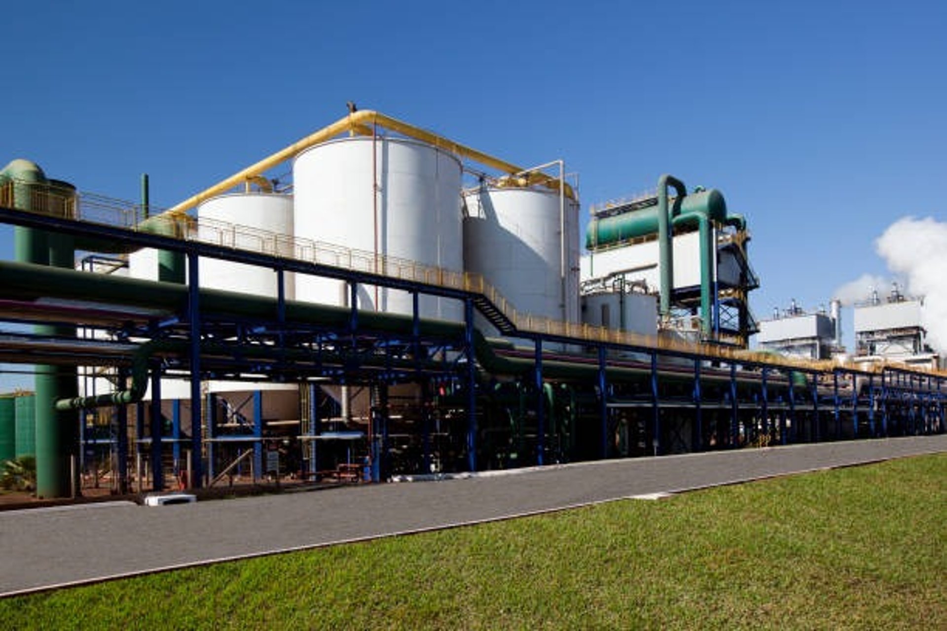 an abstract photo of a curved building with a blue sky in the background