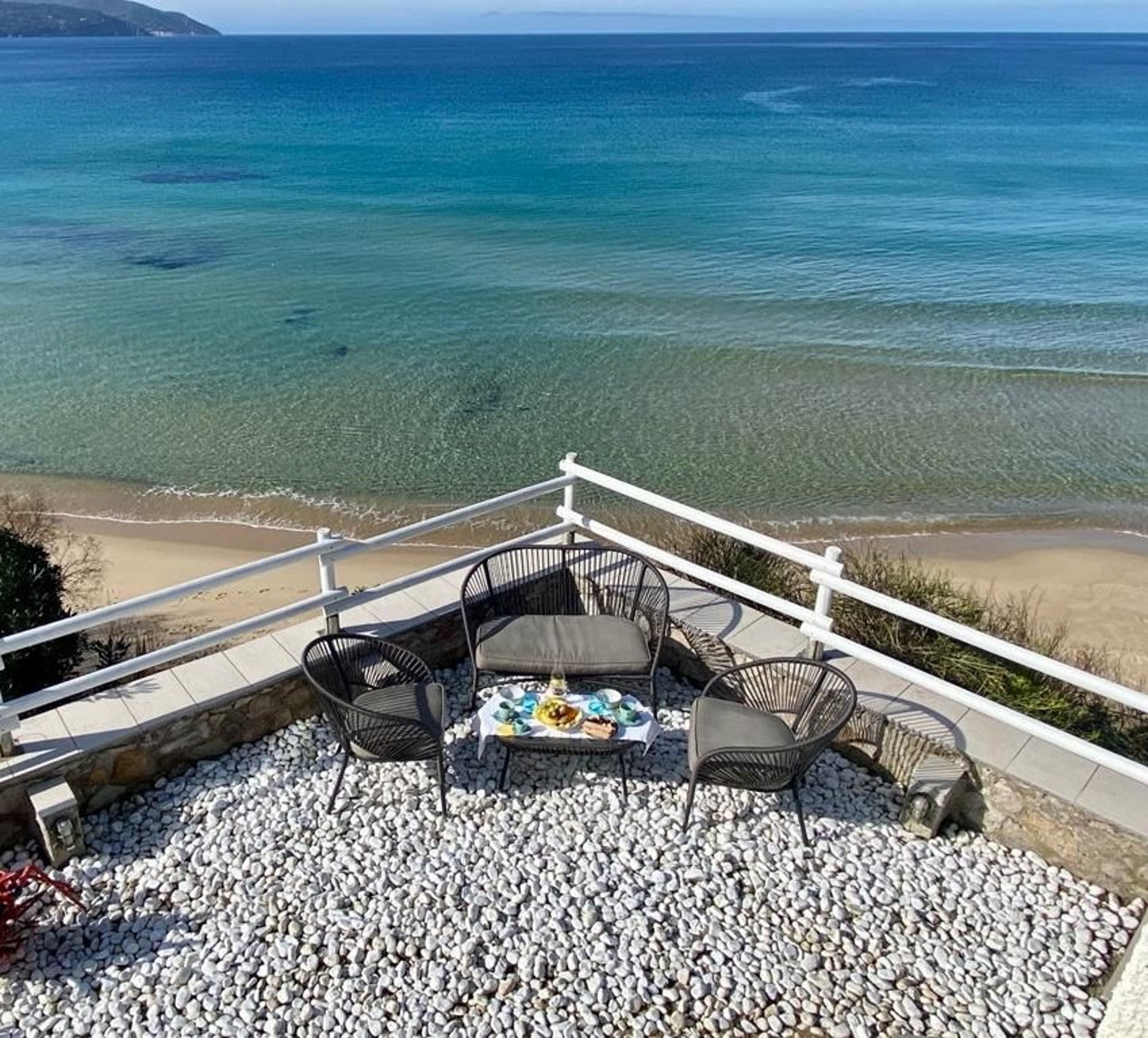 black and white bed linen