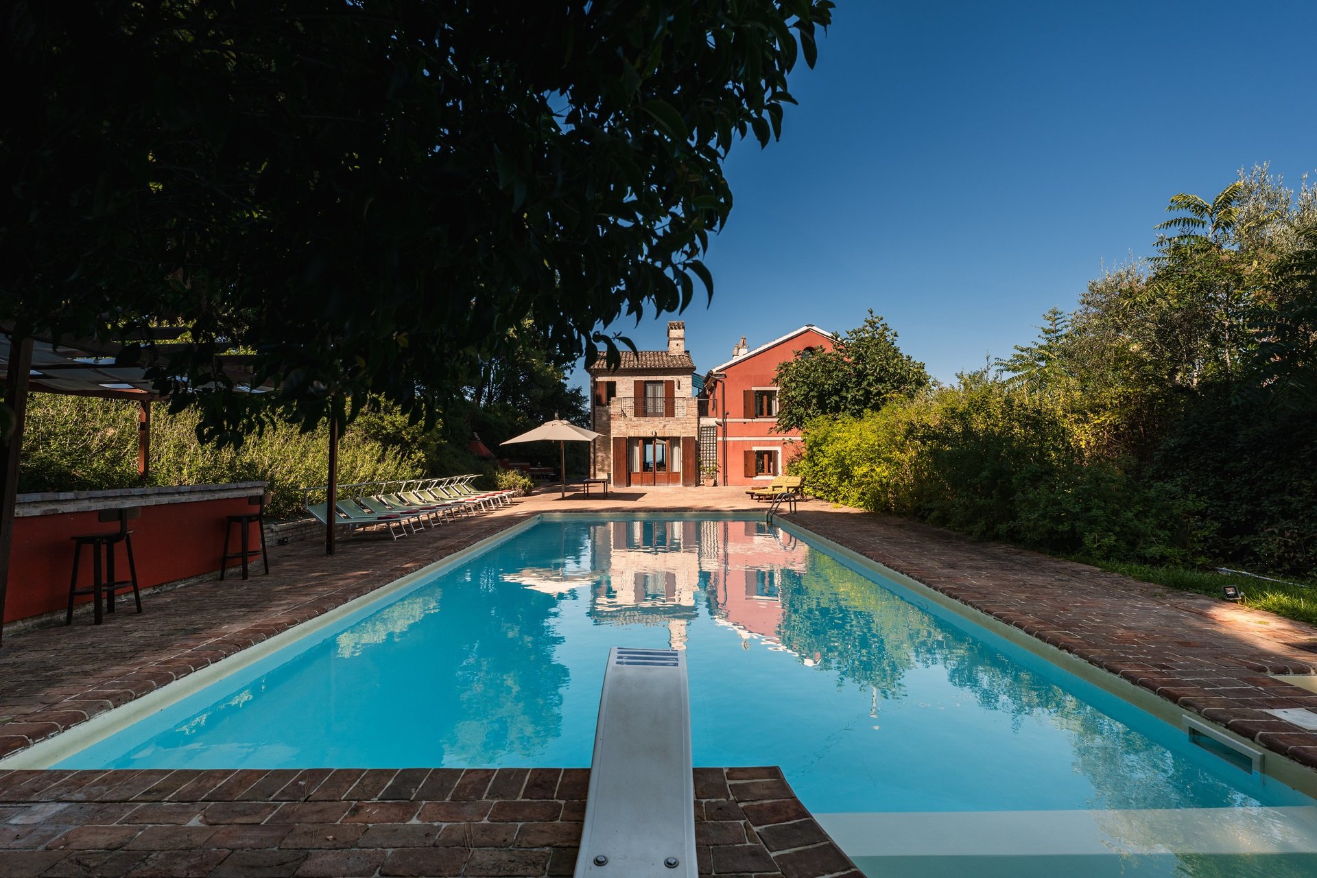 black and white bed linen