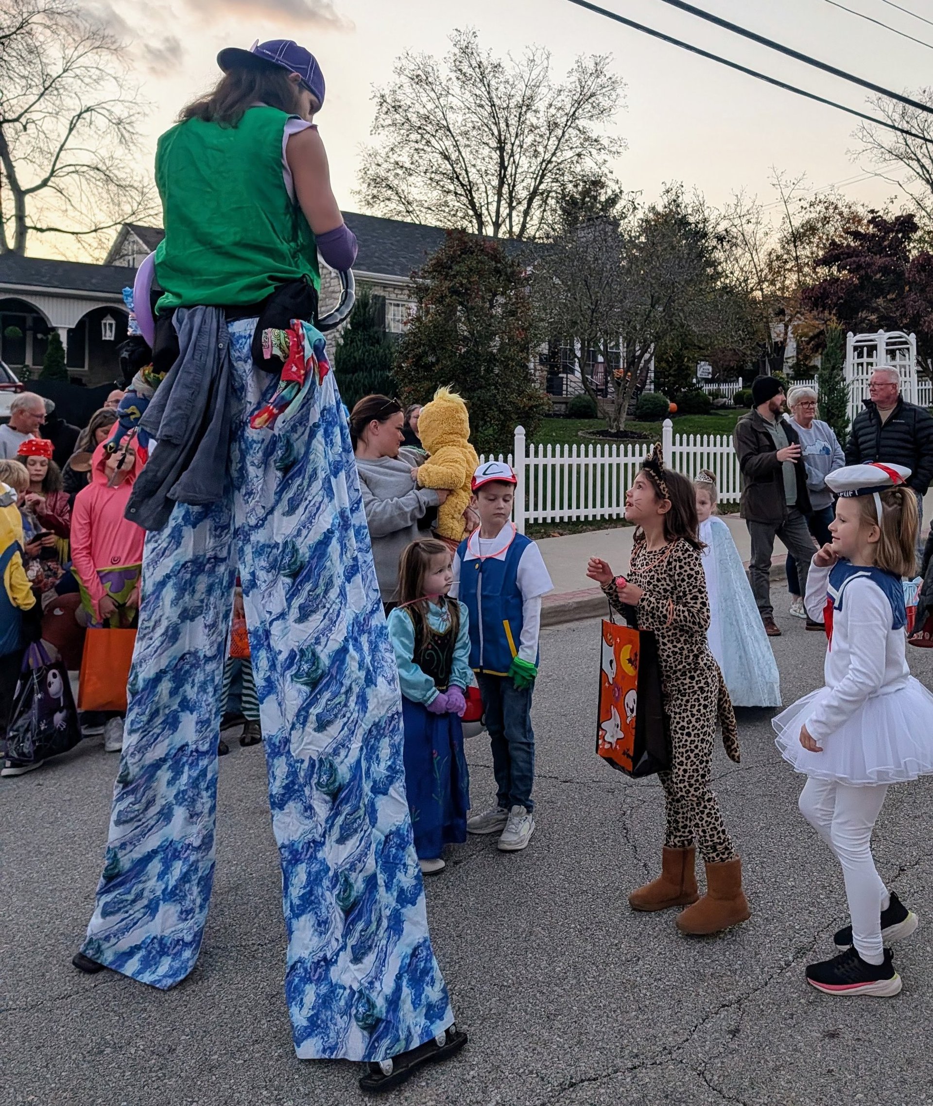 gray computer monitor
