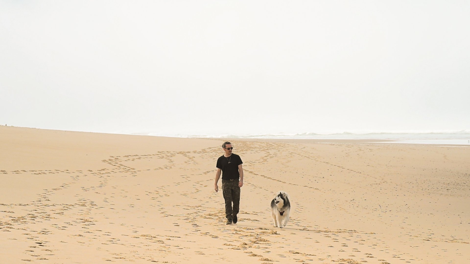 black and white bed linen
