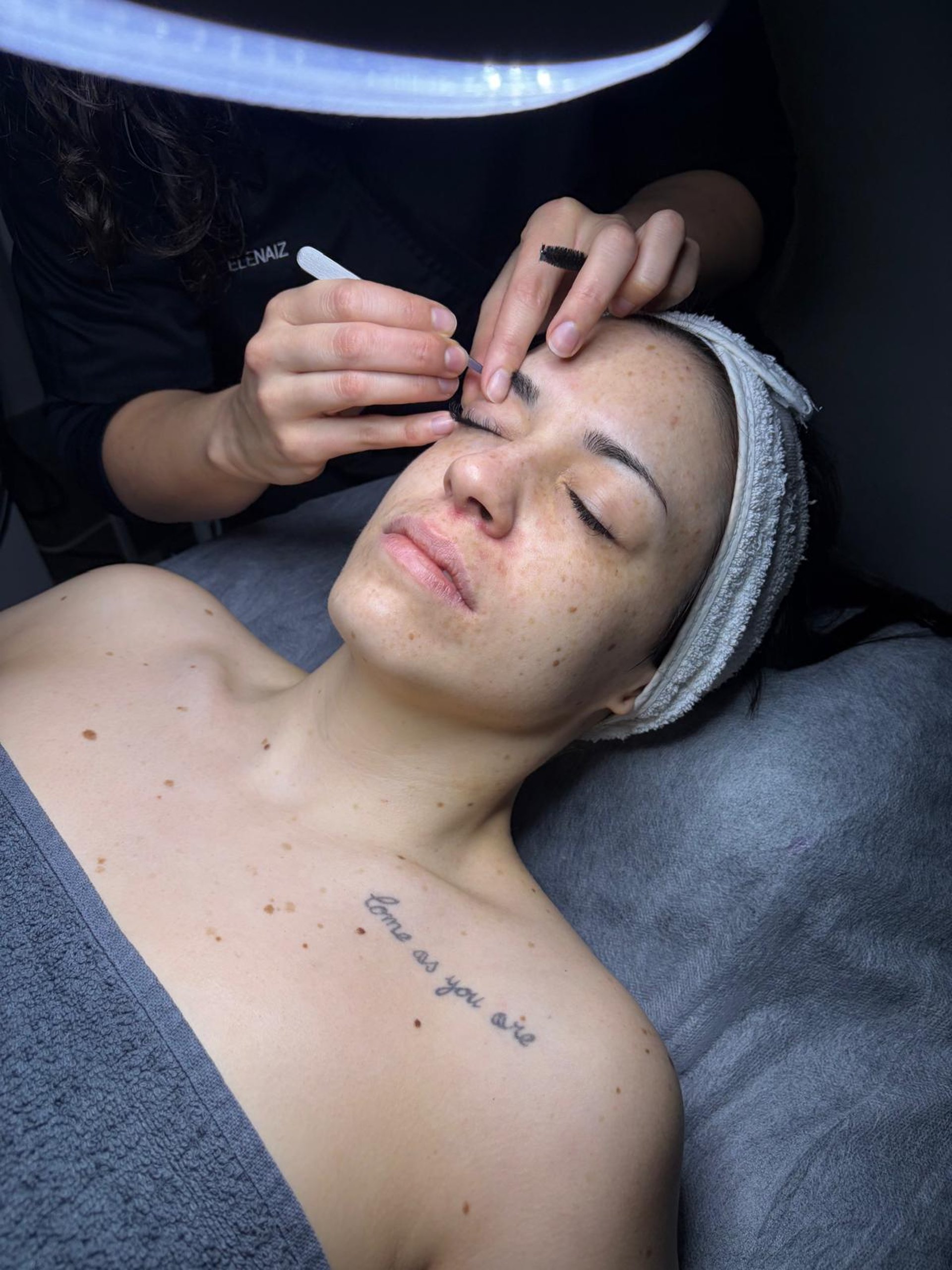 black and white bed linen