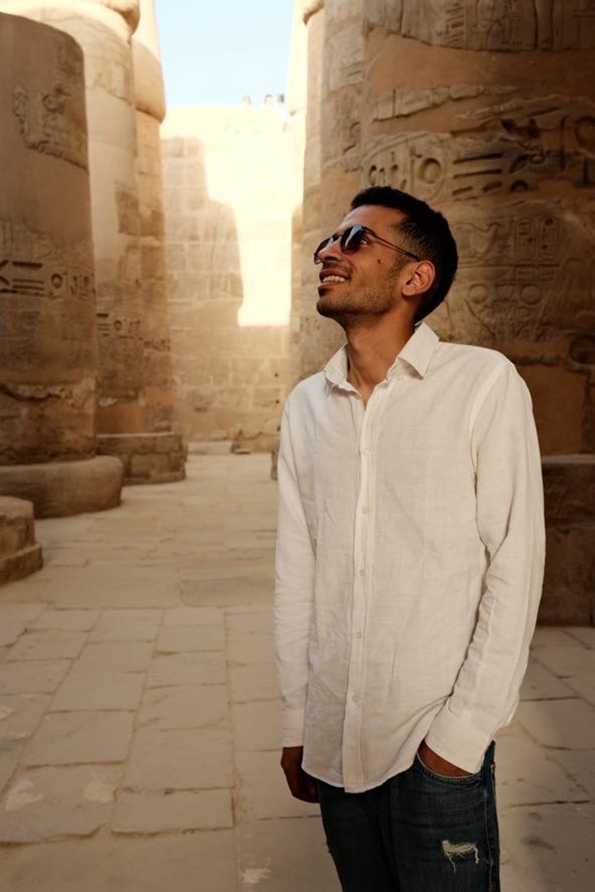 gray computer monitor