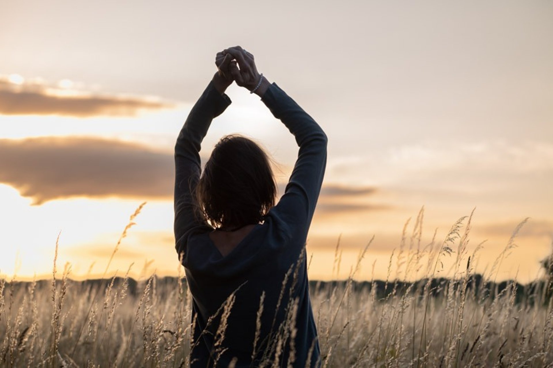 gray computer monitor