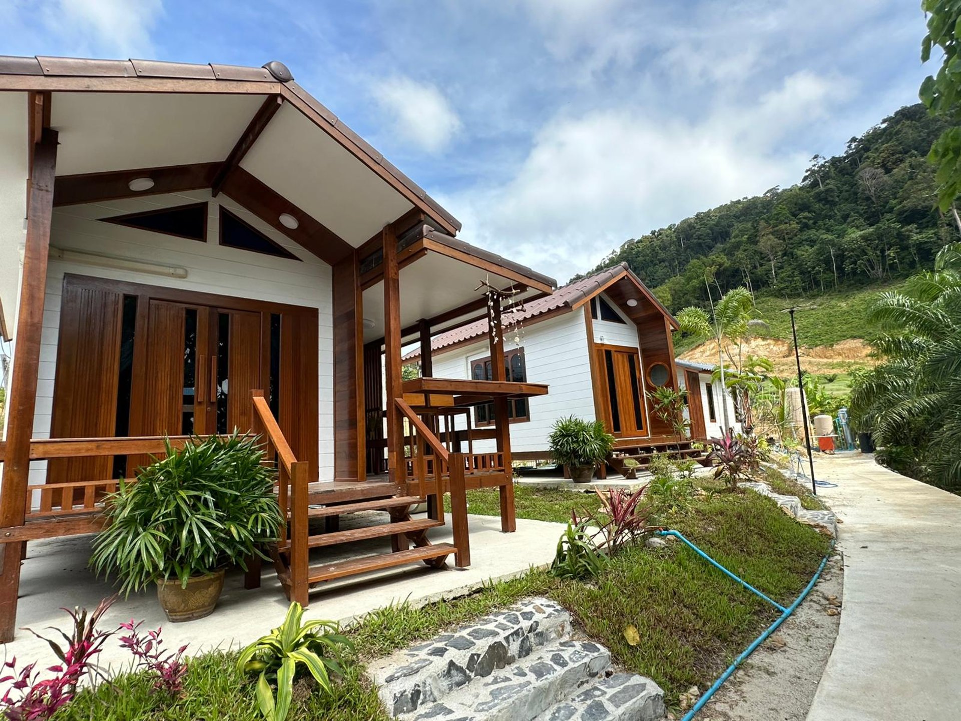 black and white bed linen