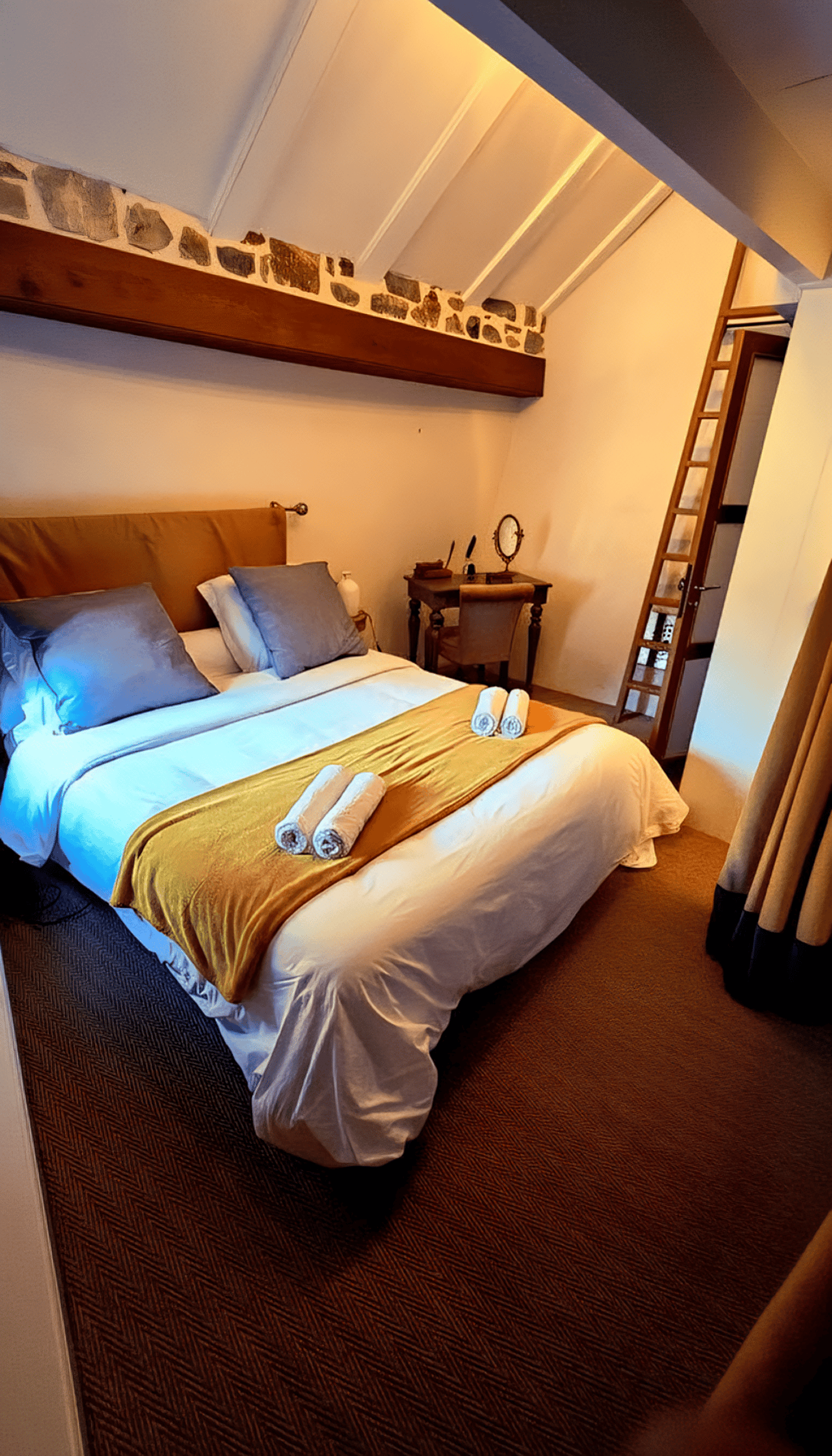 black and white bed linen