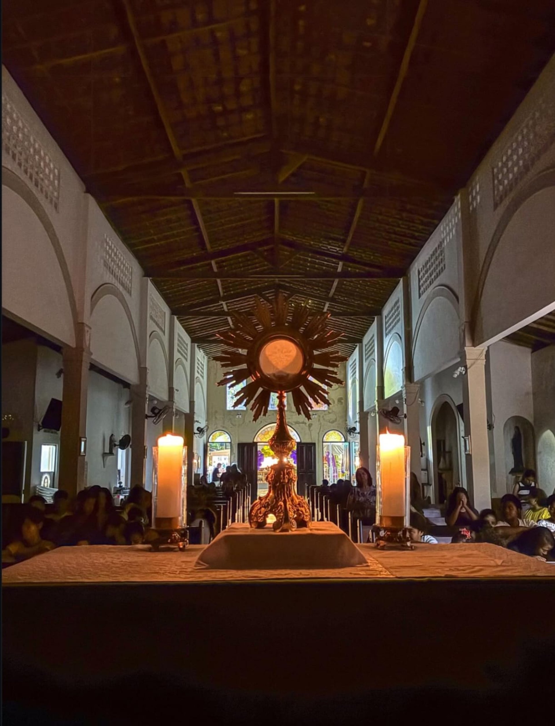 gray computer monitor