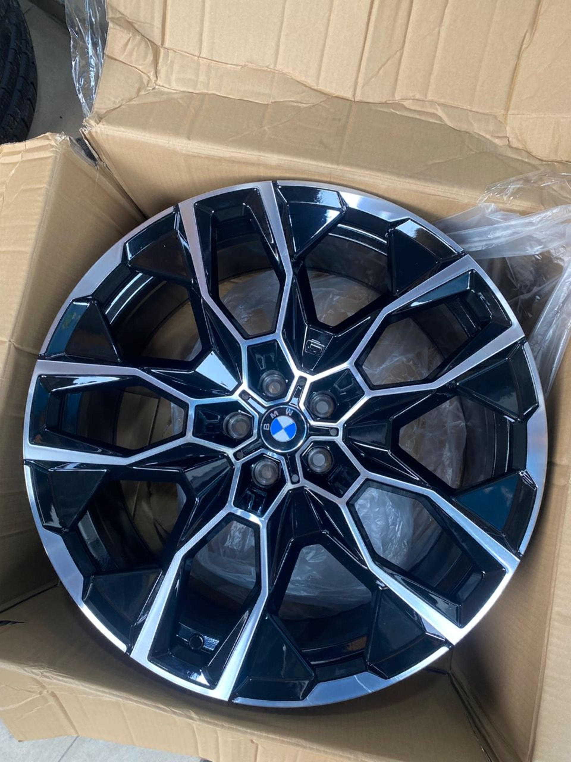 black and white bed linen