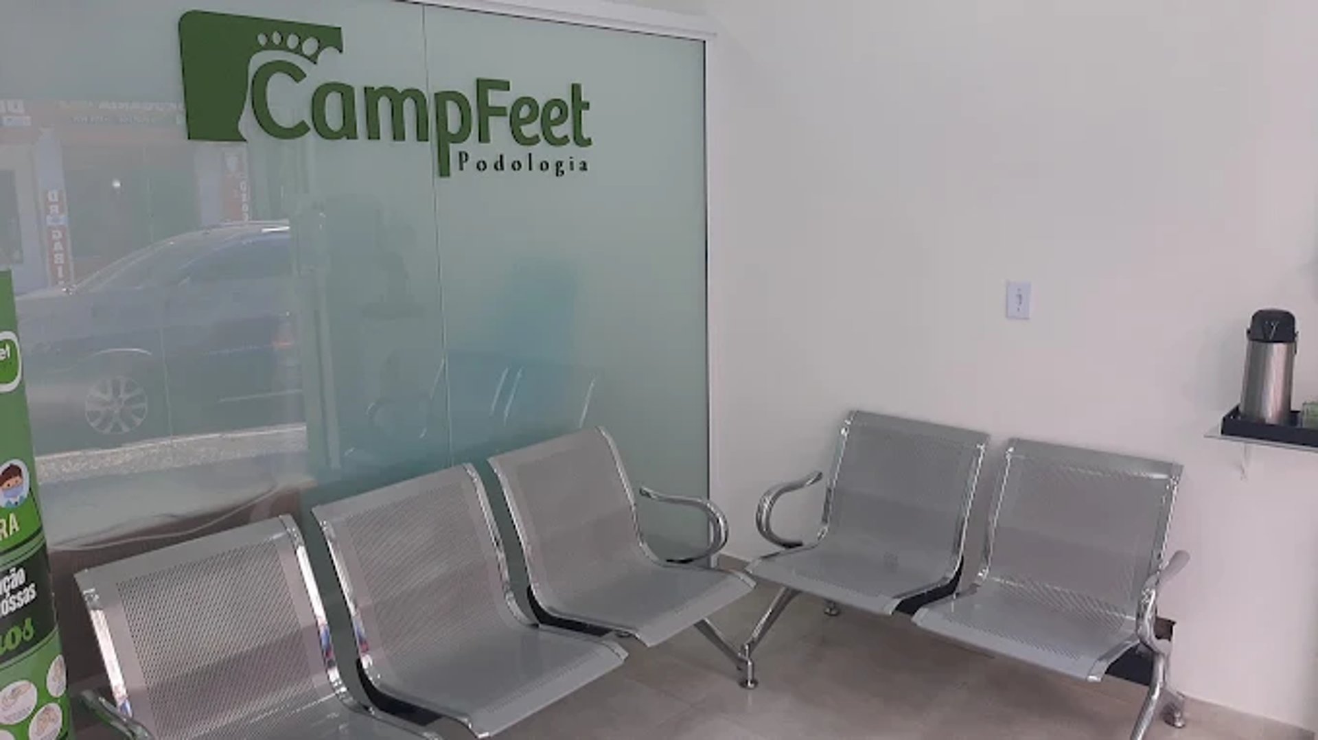 gray computer monitor