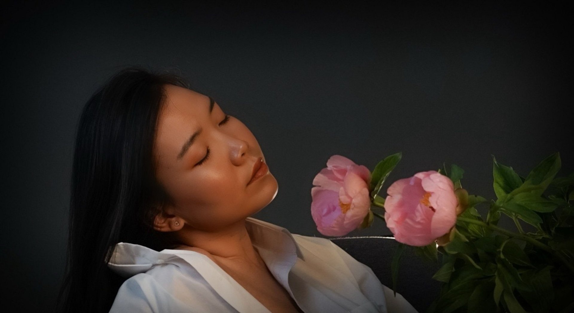 black and white bed linen