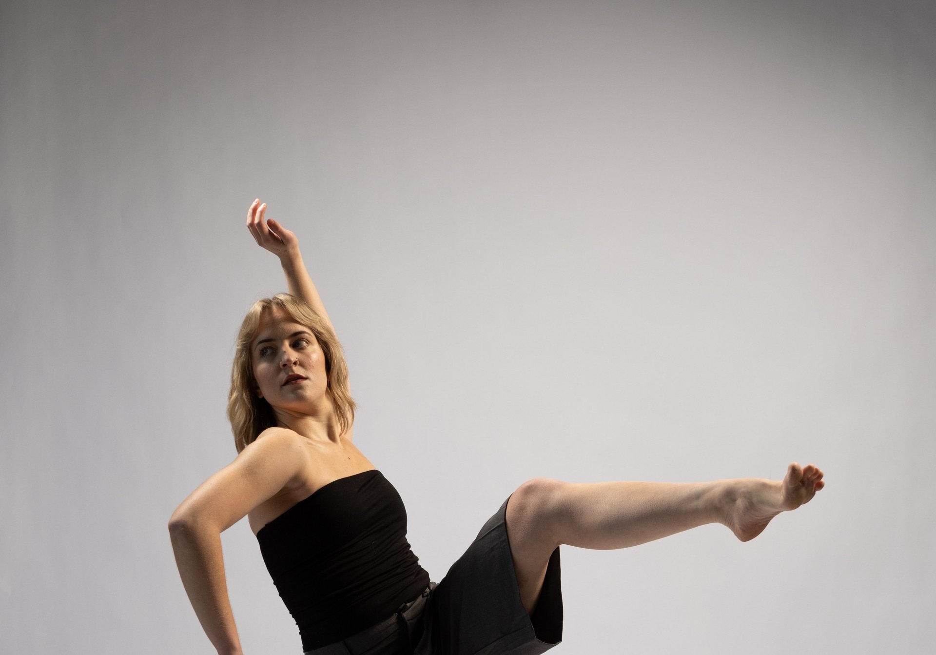 gray computer monitor