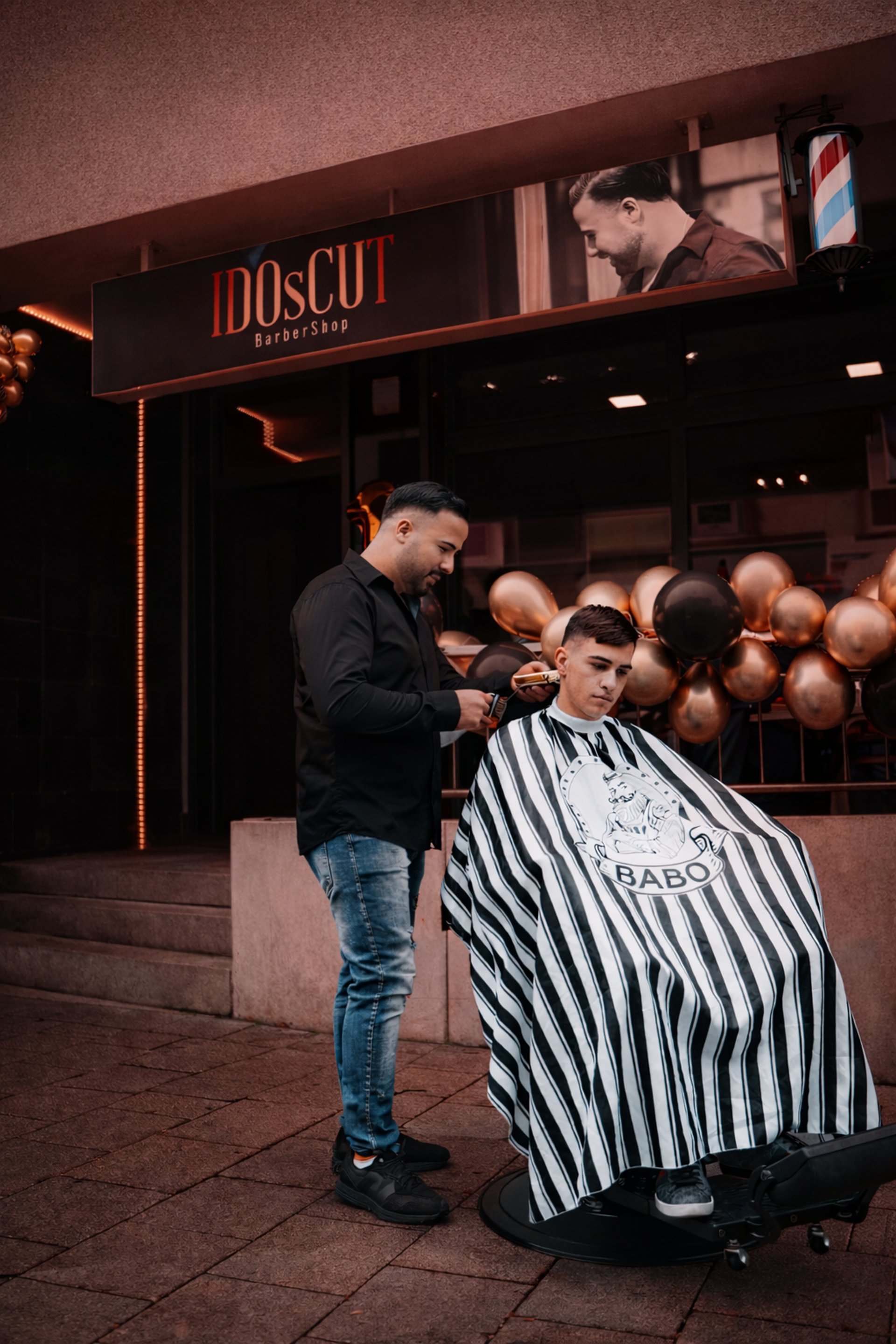 gray computer monitor