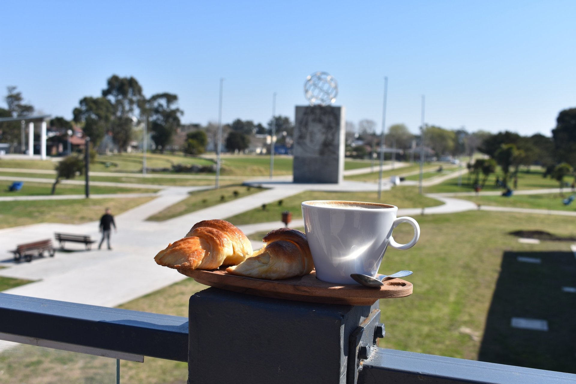 black and white bed linen