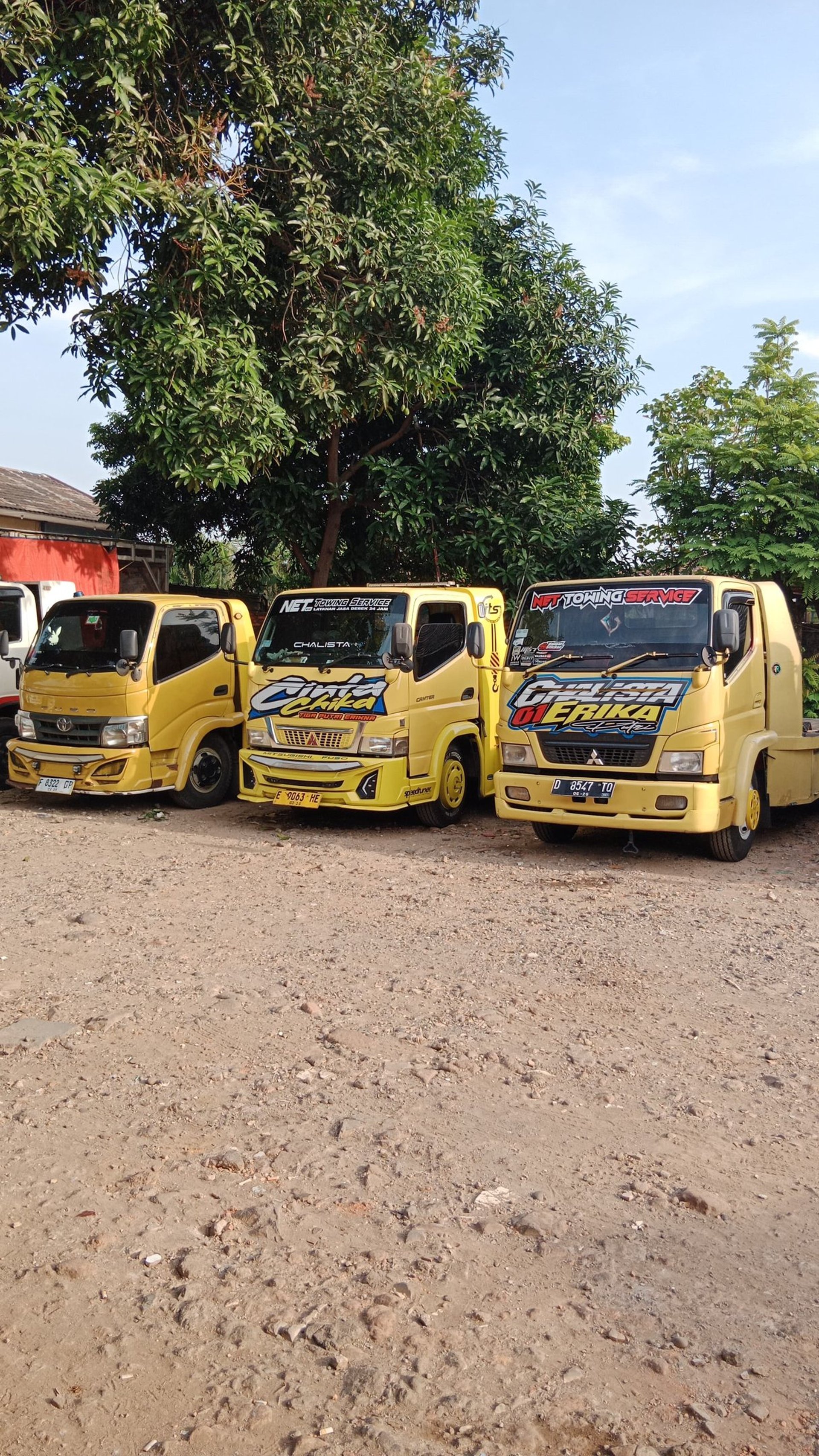 gray computer monitor