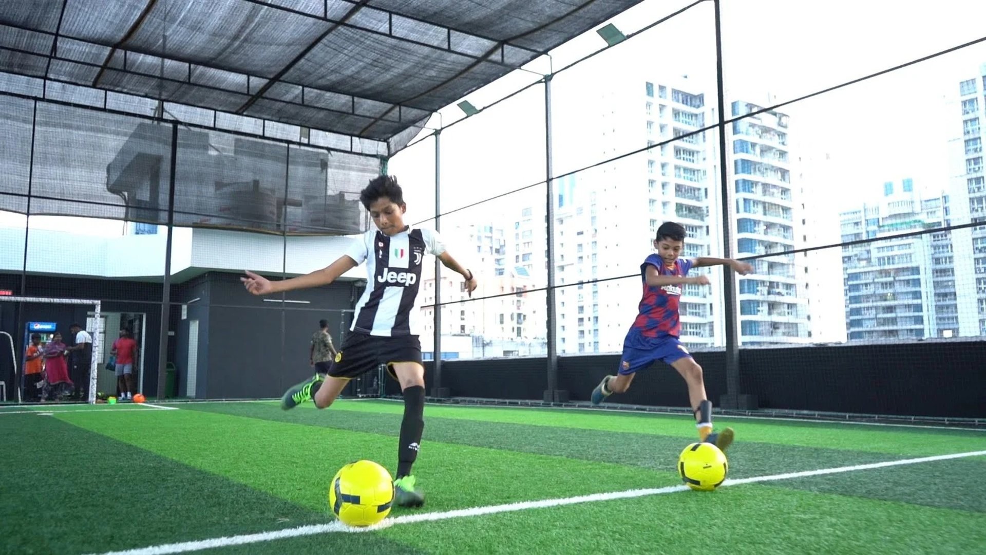 black and white bed linen