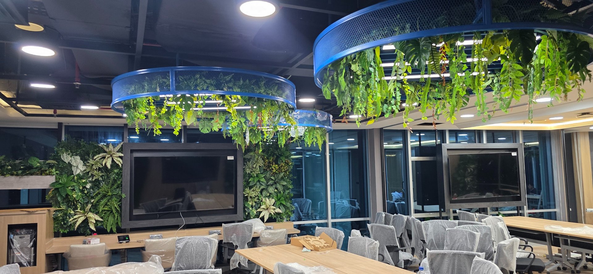 black and white bed linen