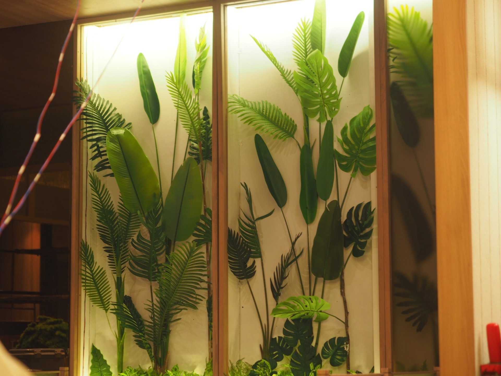 gray computer monitor