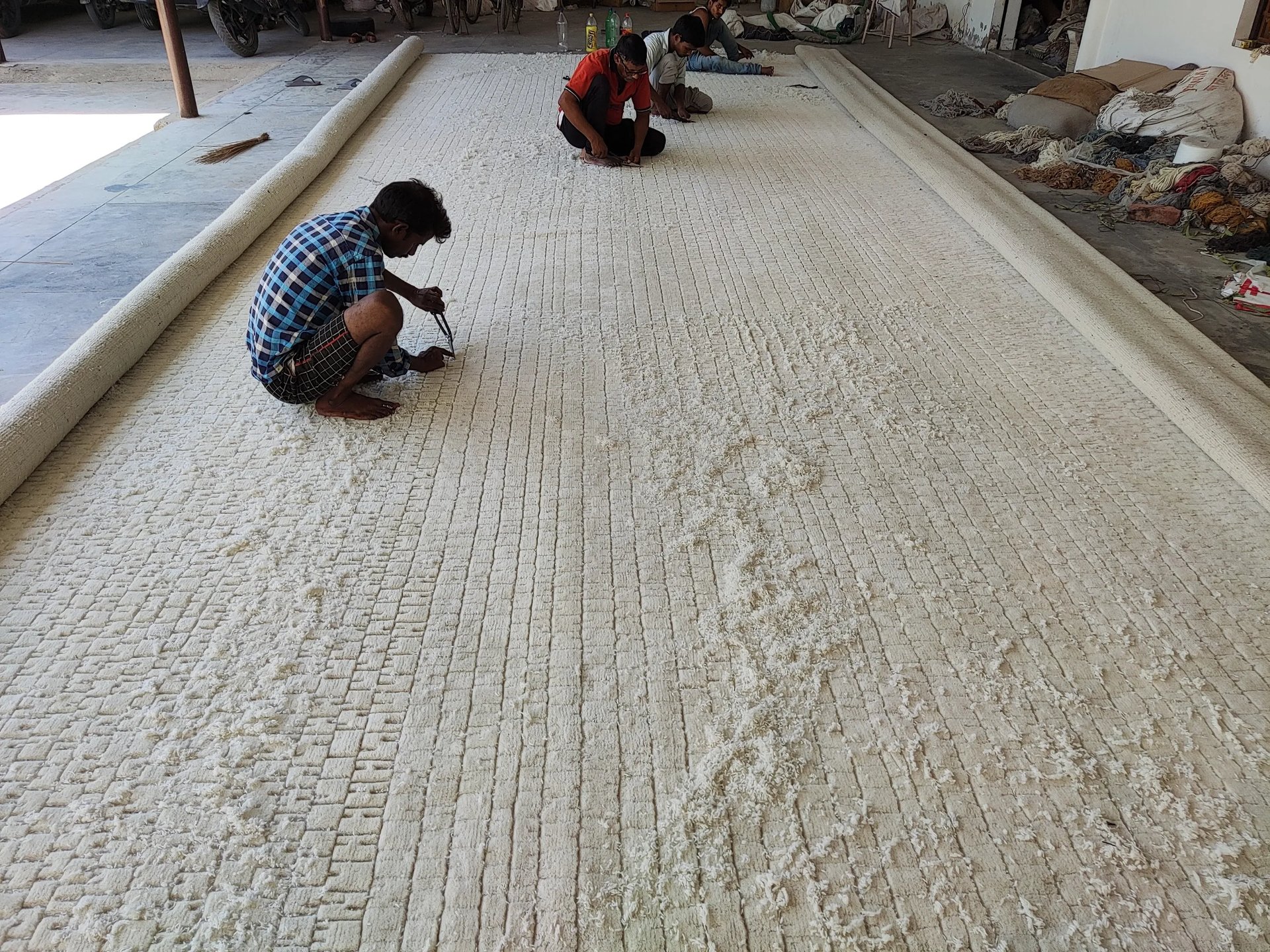 gray computer monitor