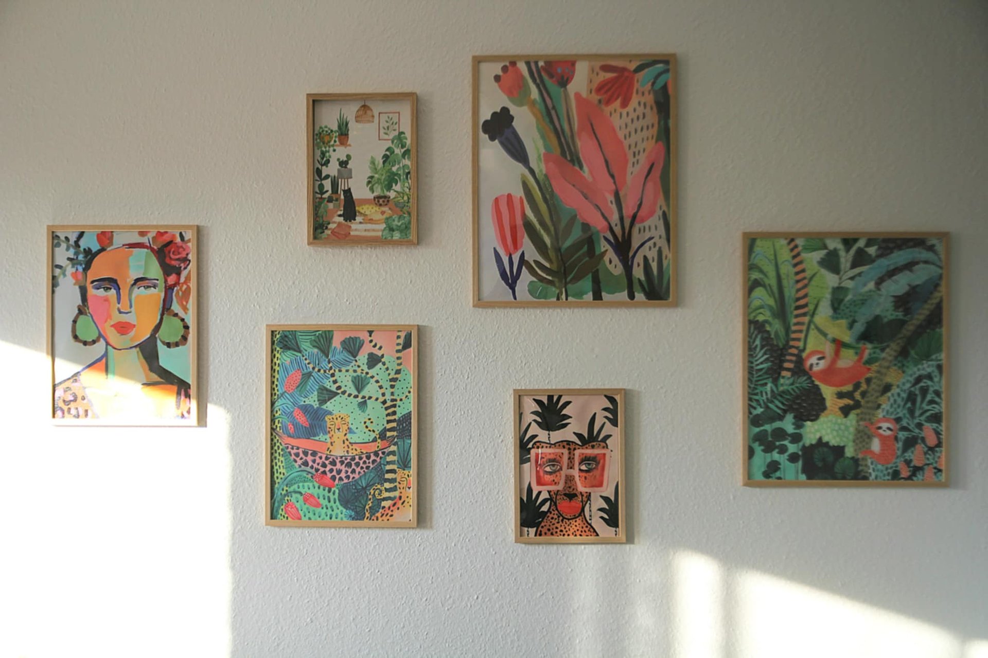 gray computer monitor