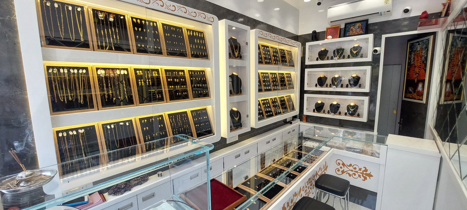 person wearing grey knit sweater