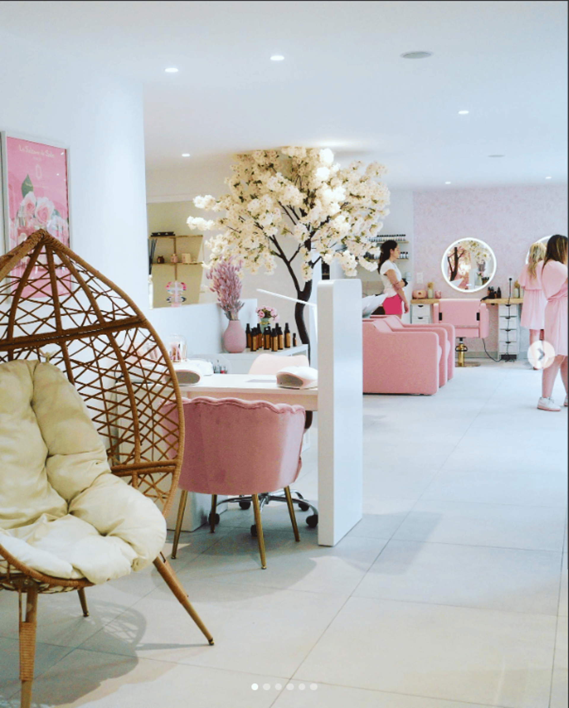 black and white bed linen