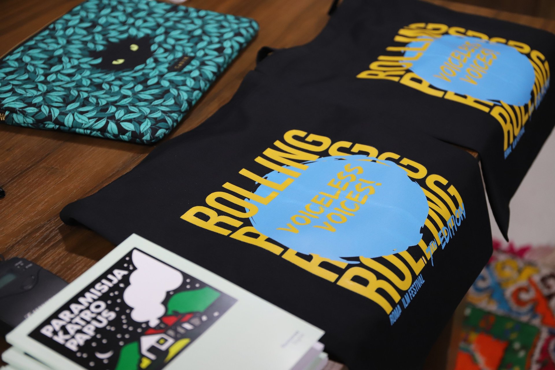 black and white bed linen