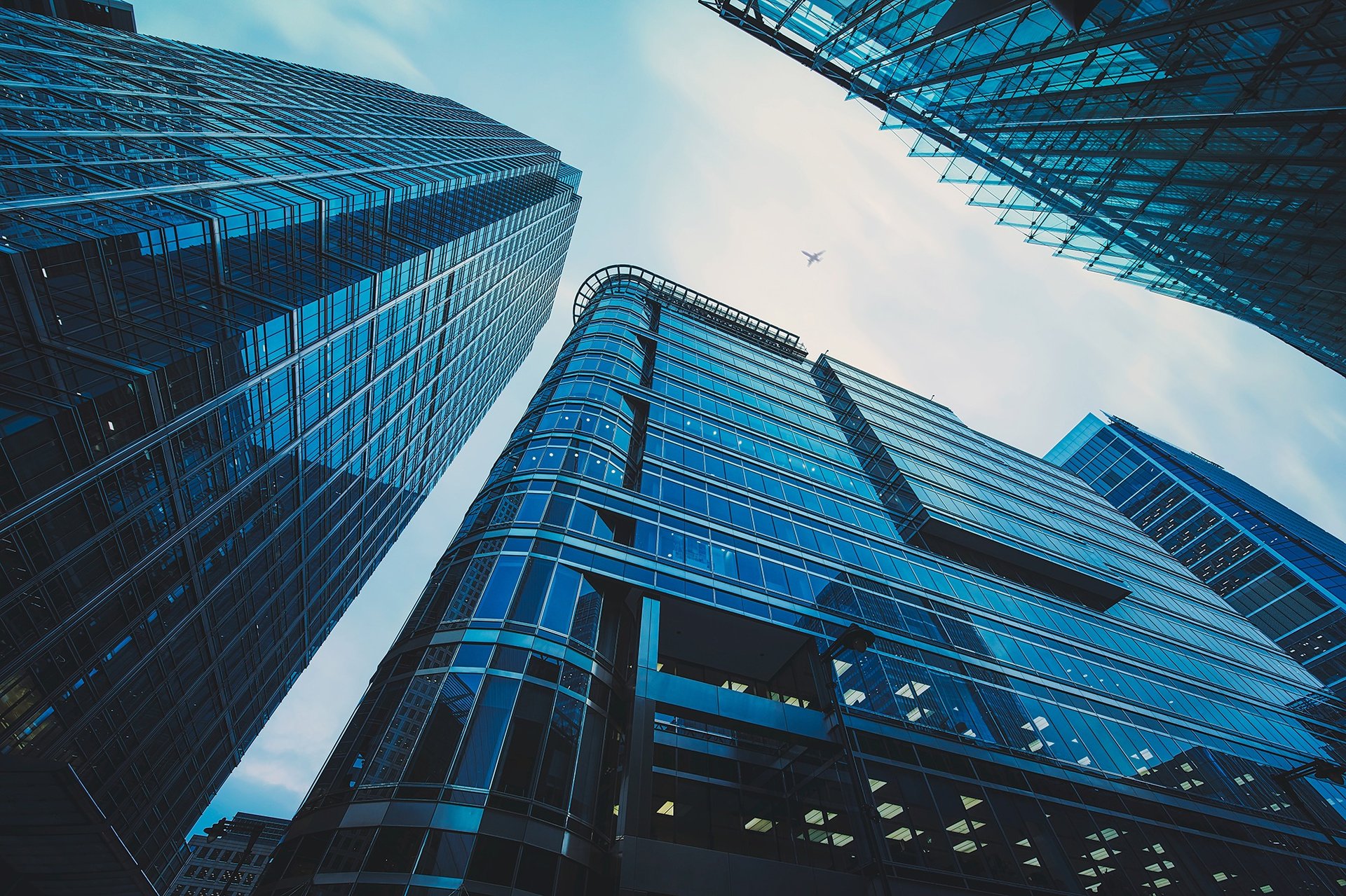 gray computer monitor