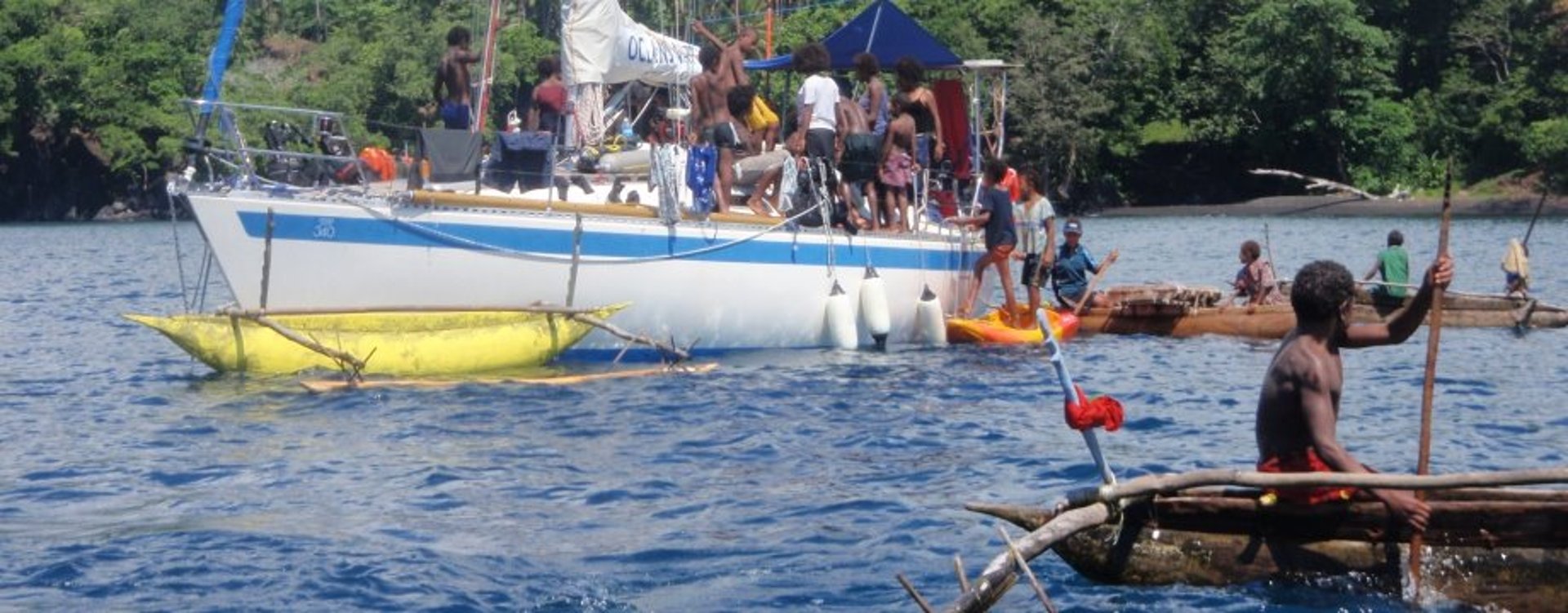 black and white bed linen