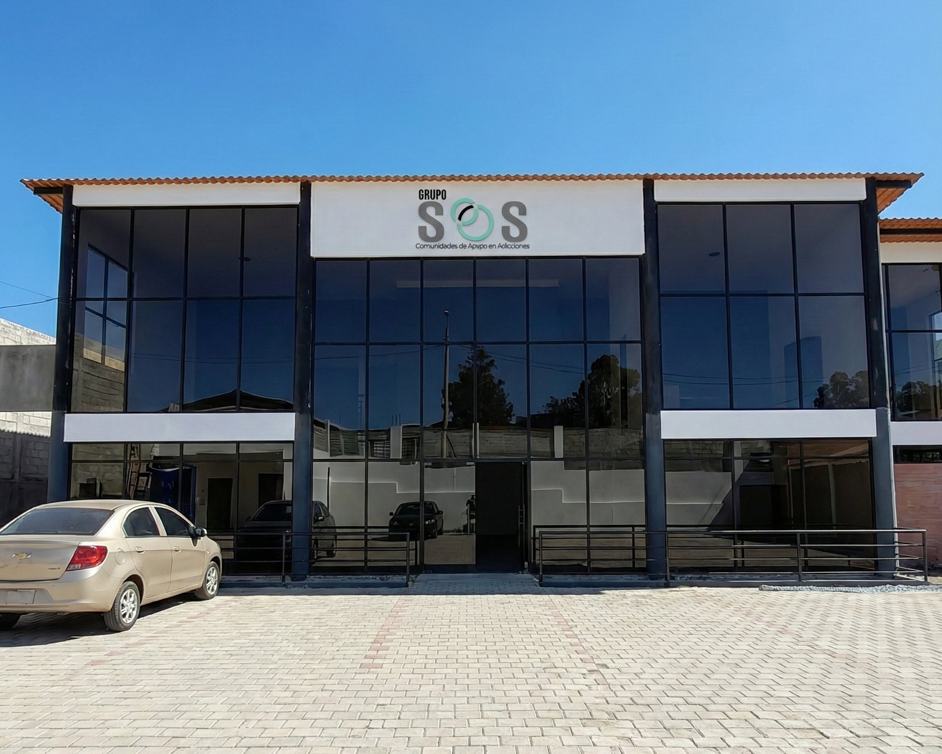 gray computer monitor