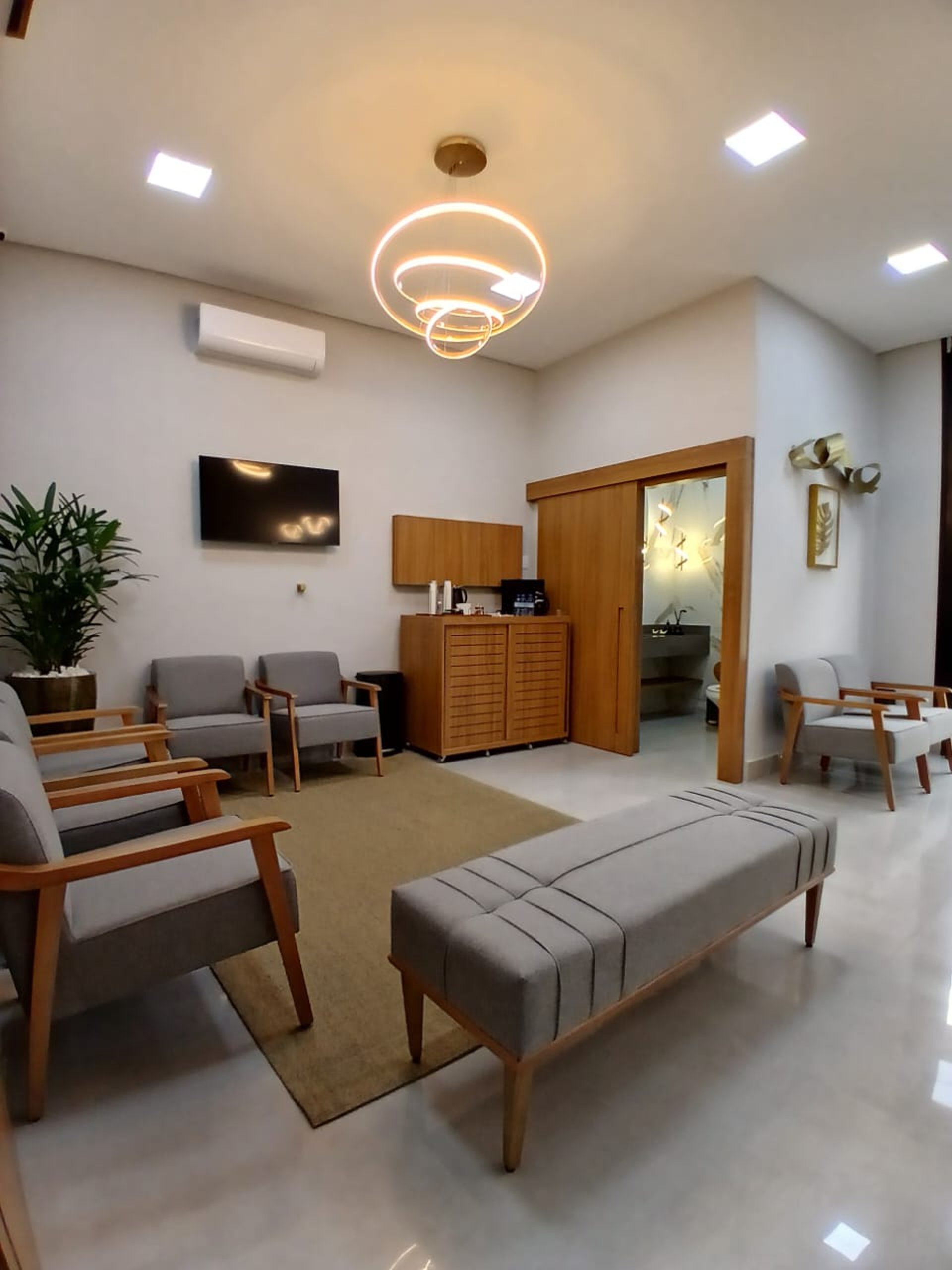 gray computer monitor