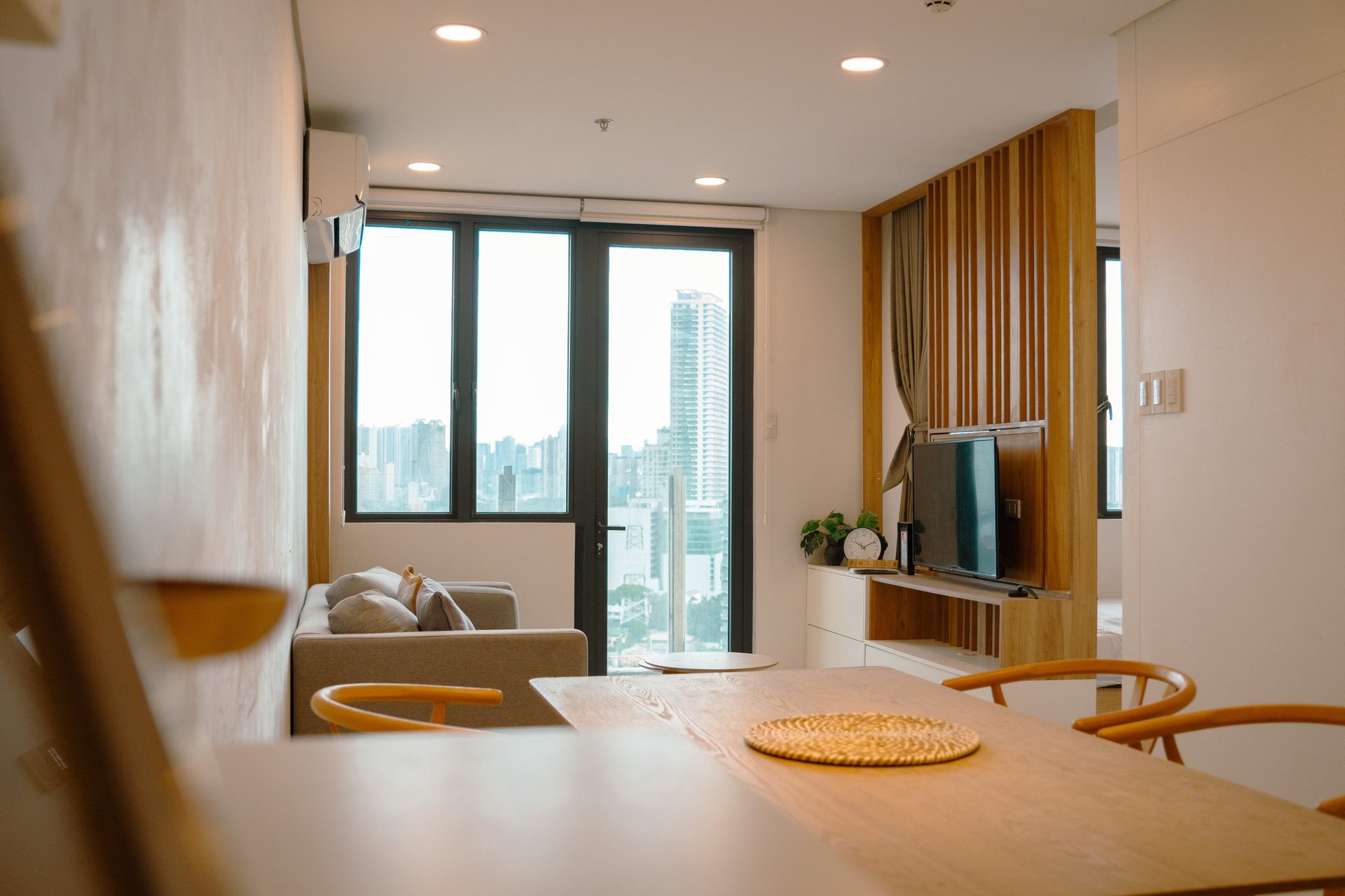 black and white bed linen