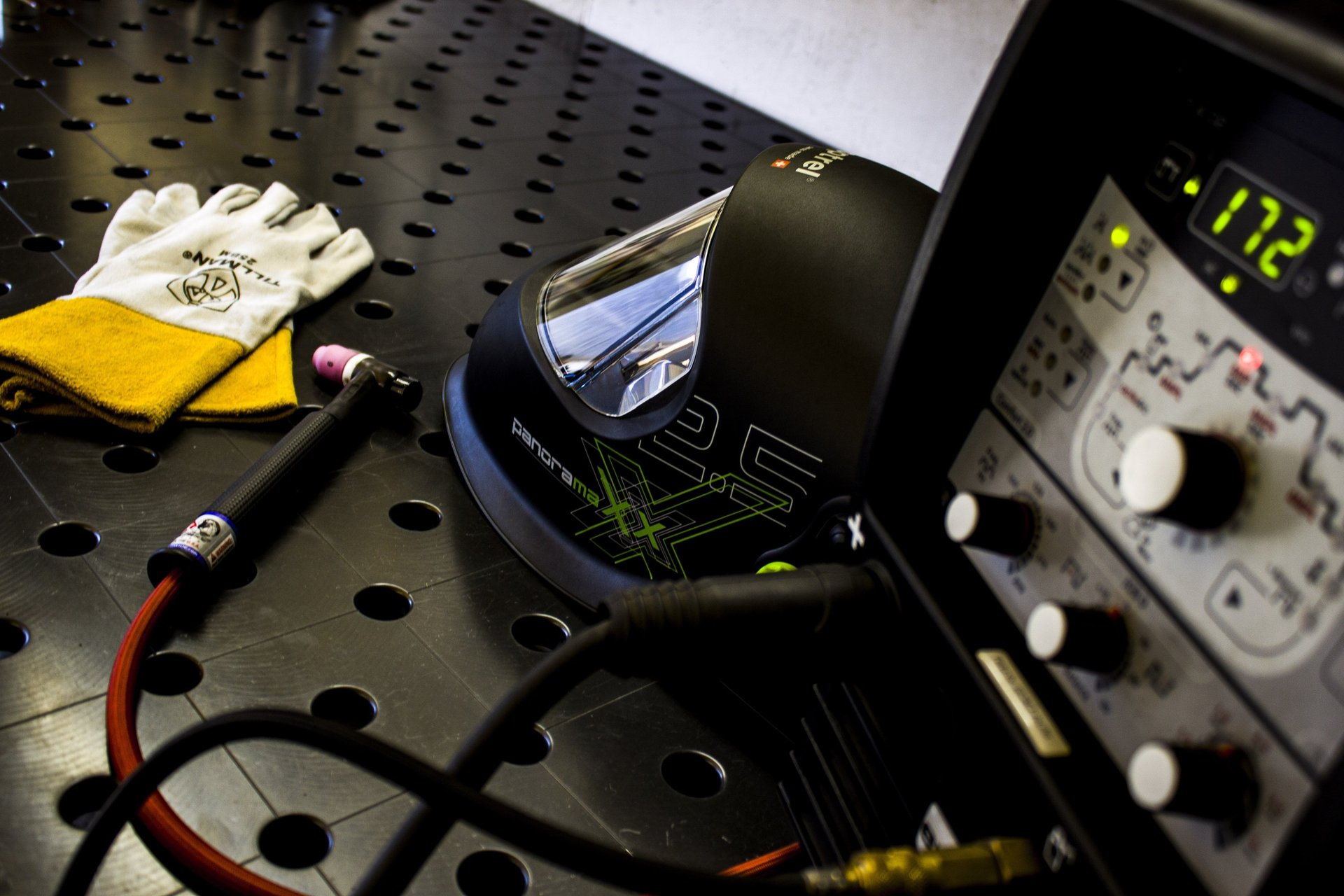 black and white bed linen