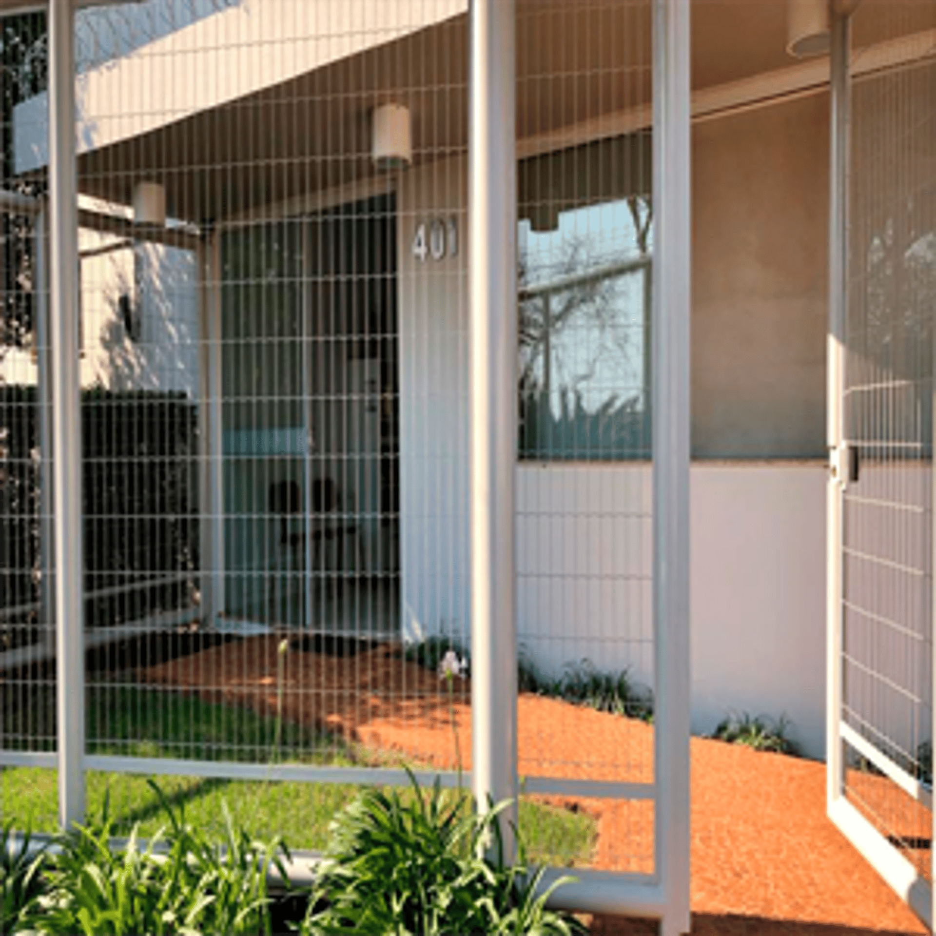 gray computer monitor