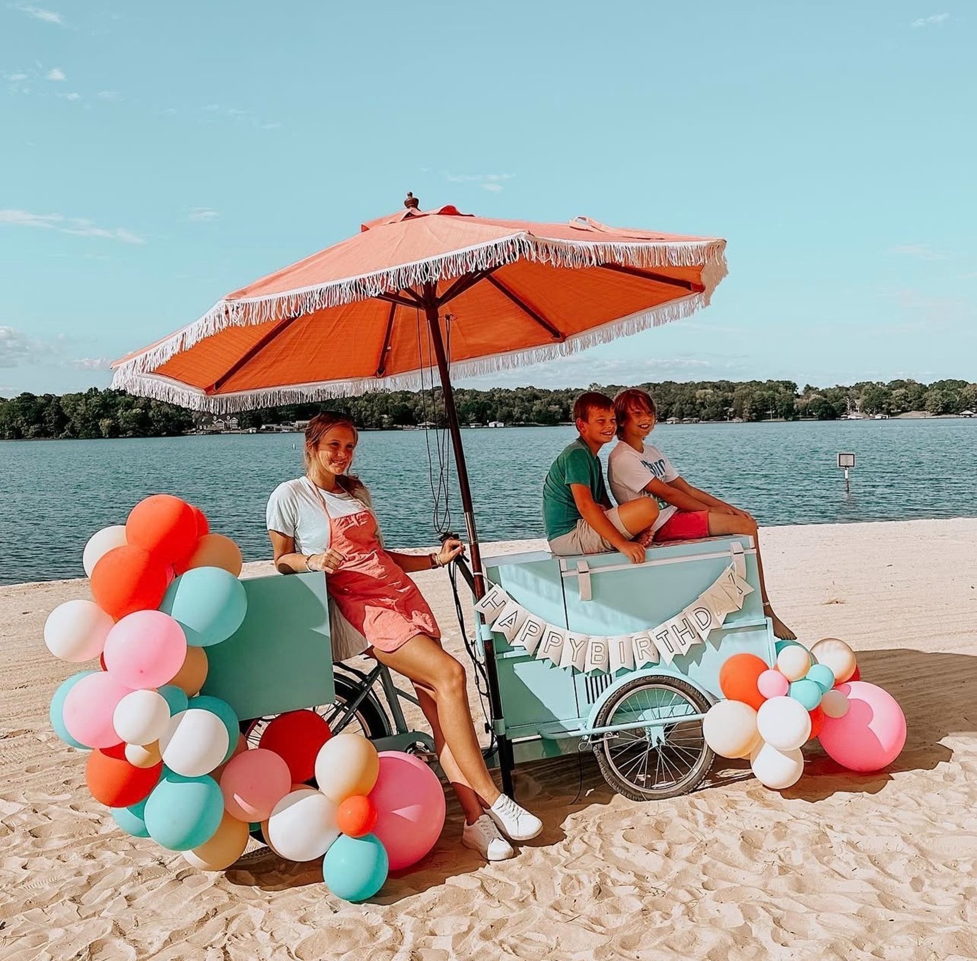 black and white bed linen
