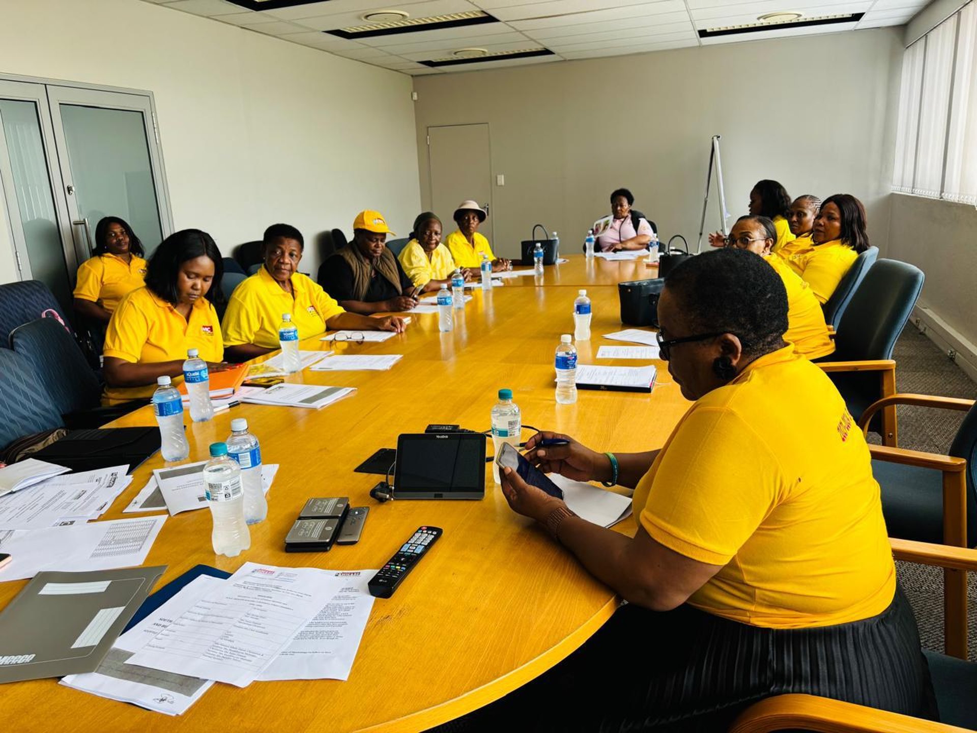 black and white bed linen