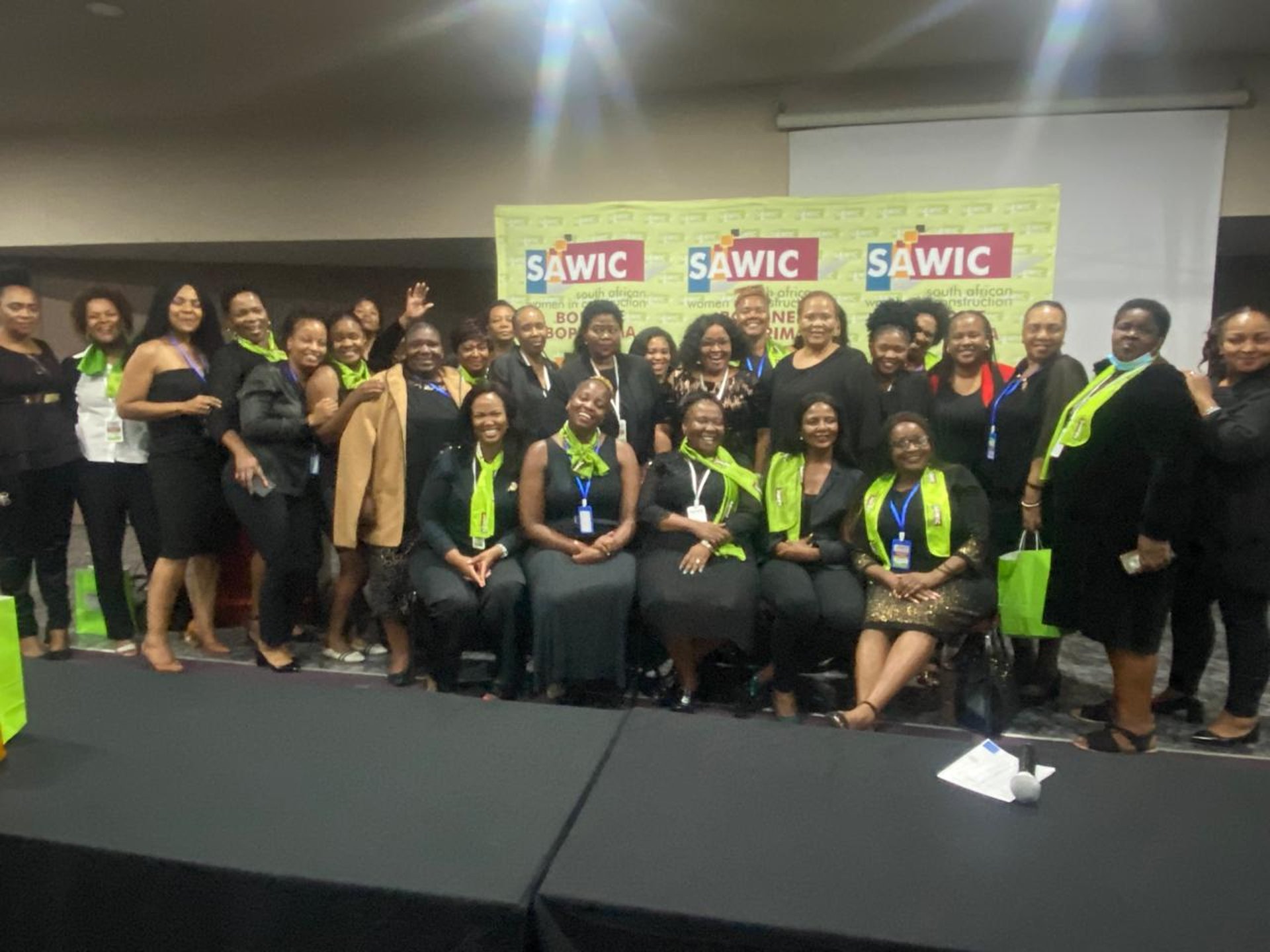 black and white bed linen