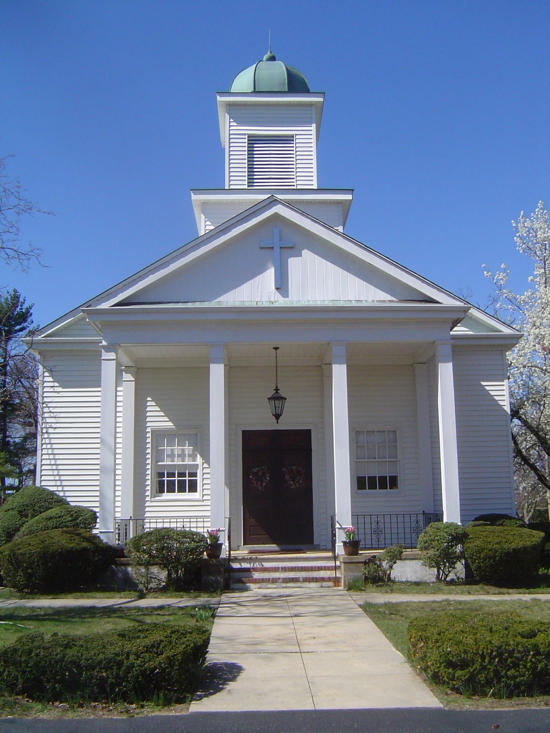 gray computer monitor