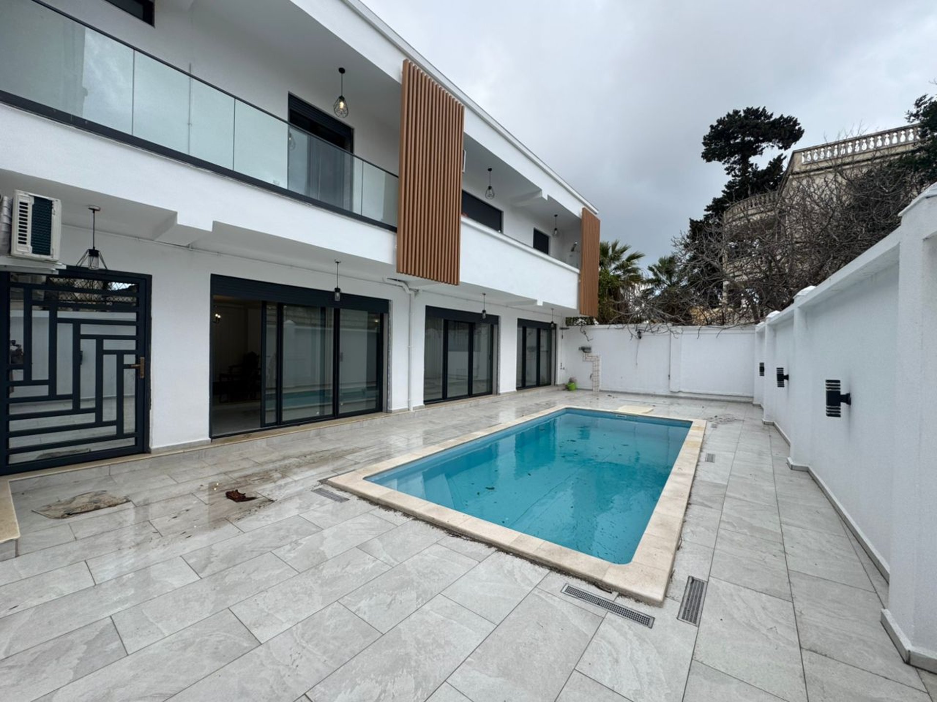 black and white bed linen