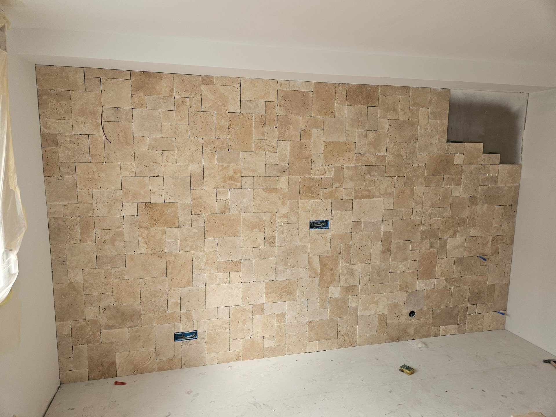 gray computer monitor