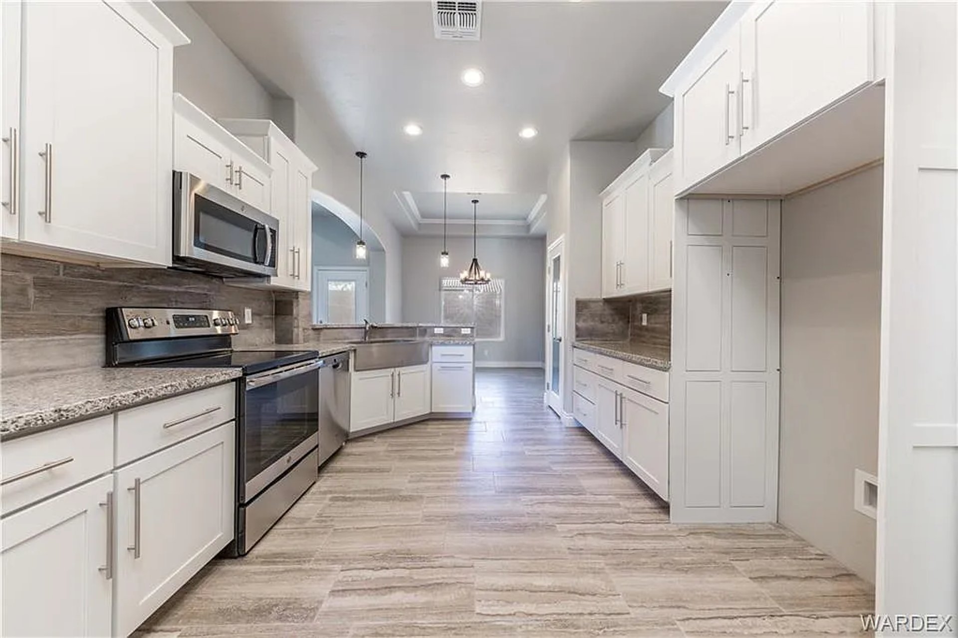 gray computer monitor