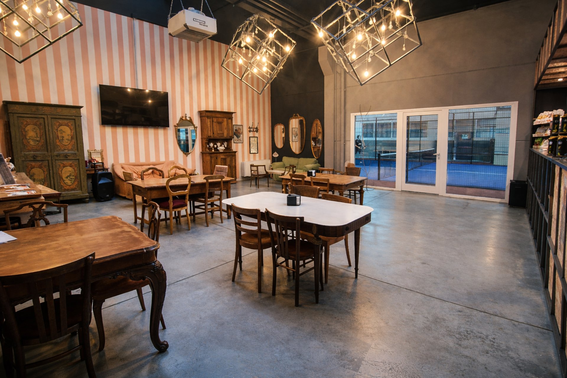 black and white bed linen