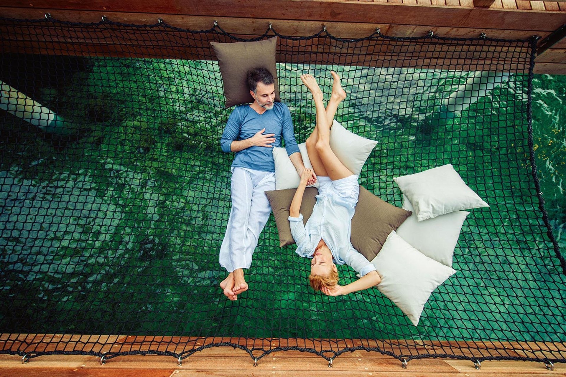 gray computer monitor