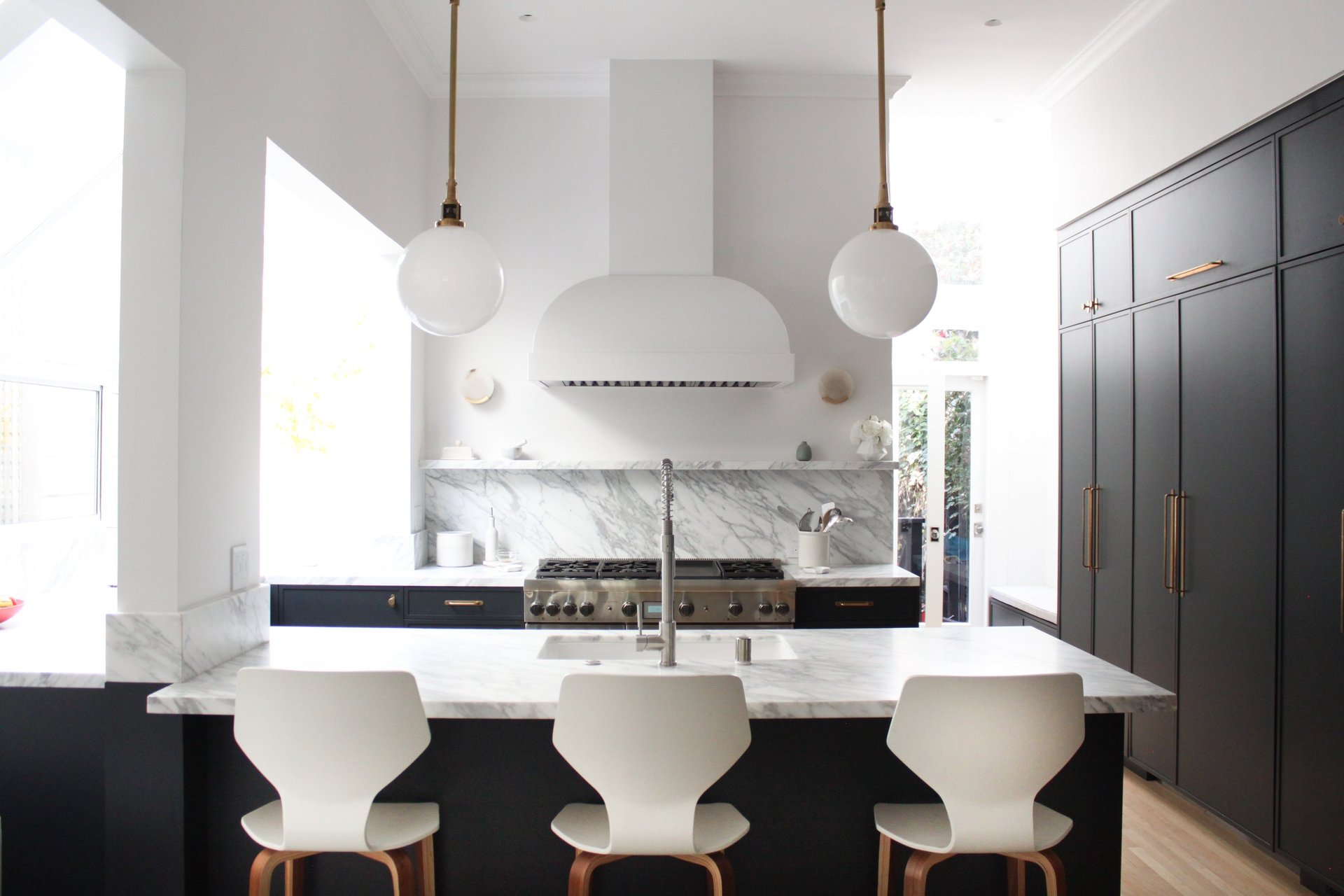 black and white bed linen