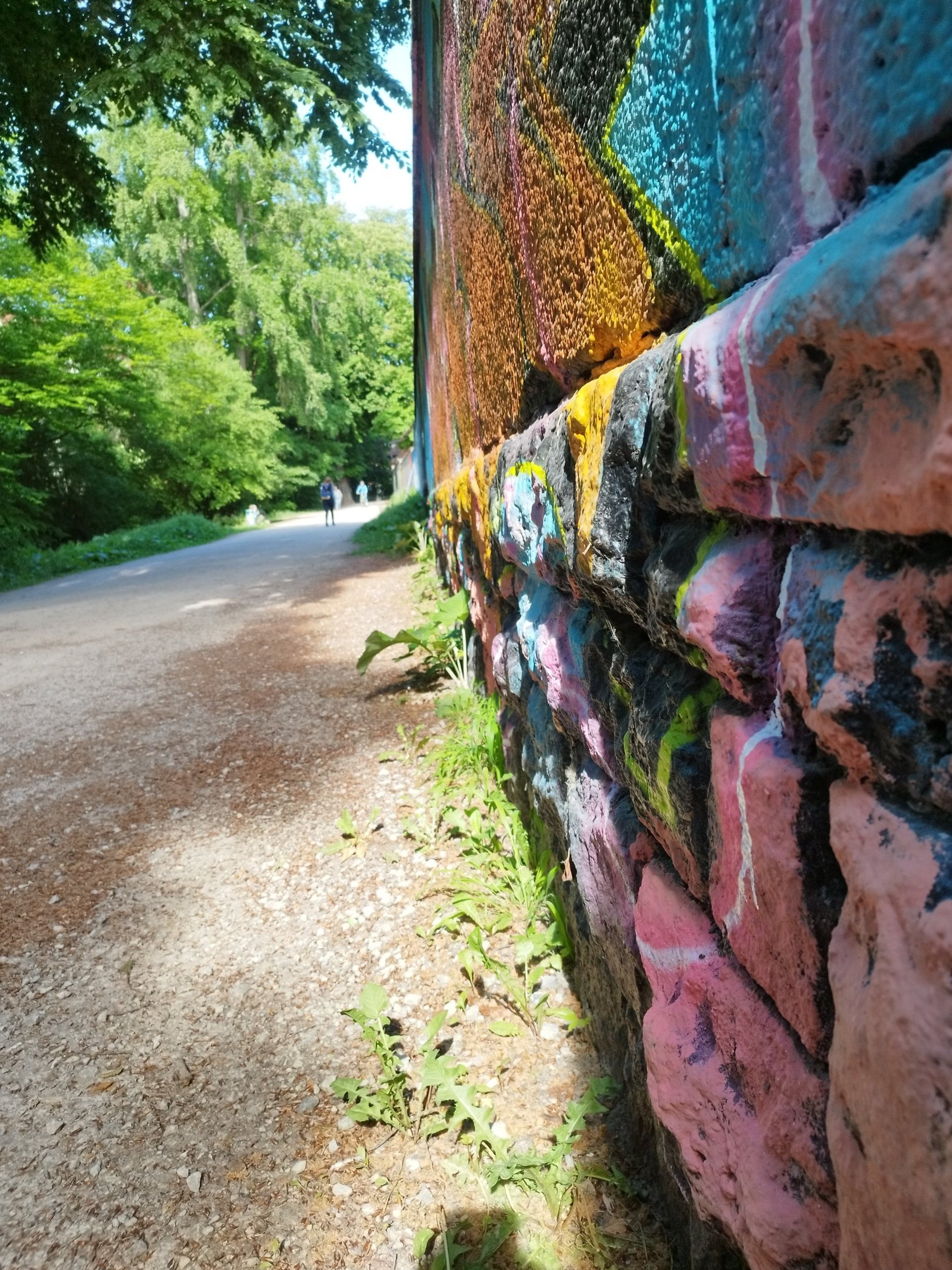 gray computer monitor