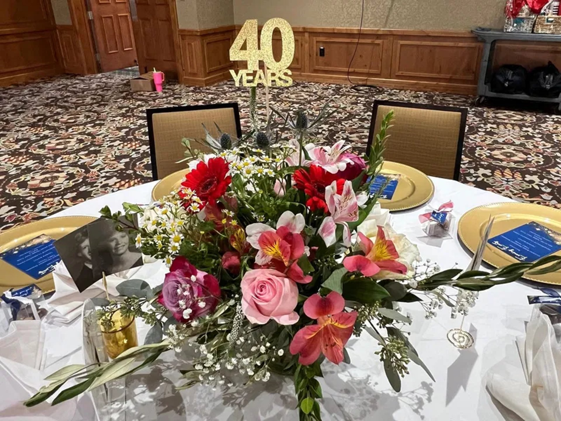 gray computer monitor